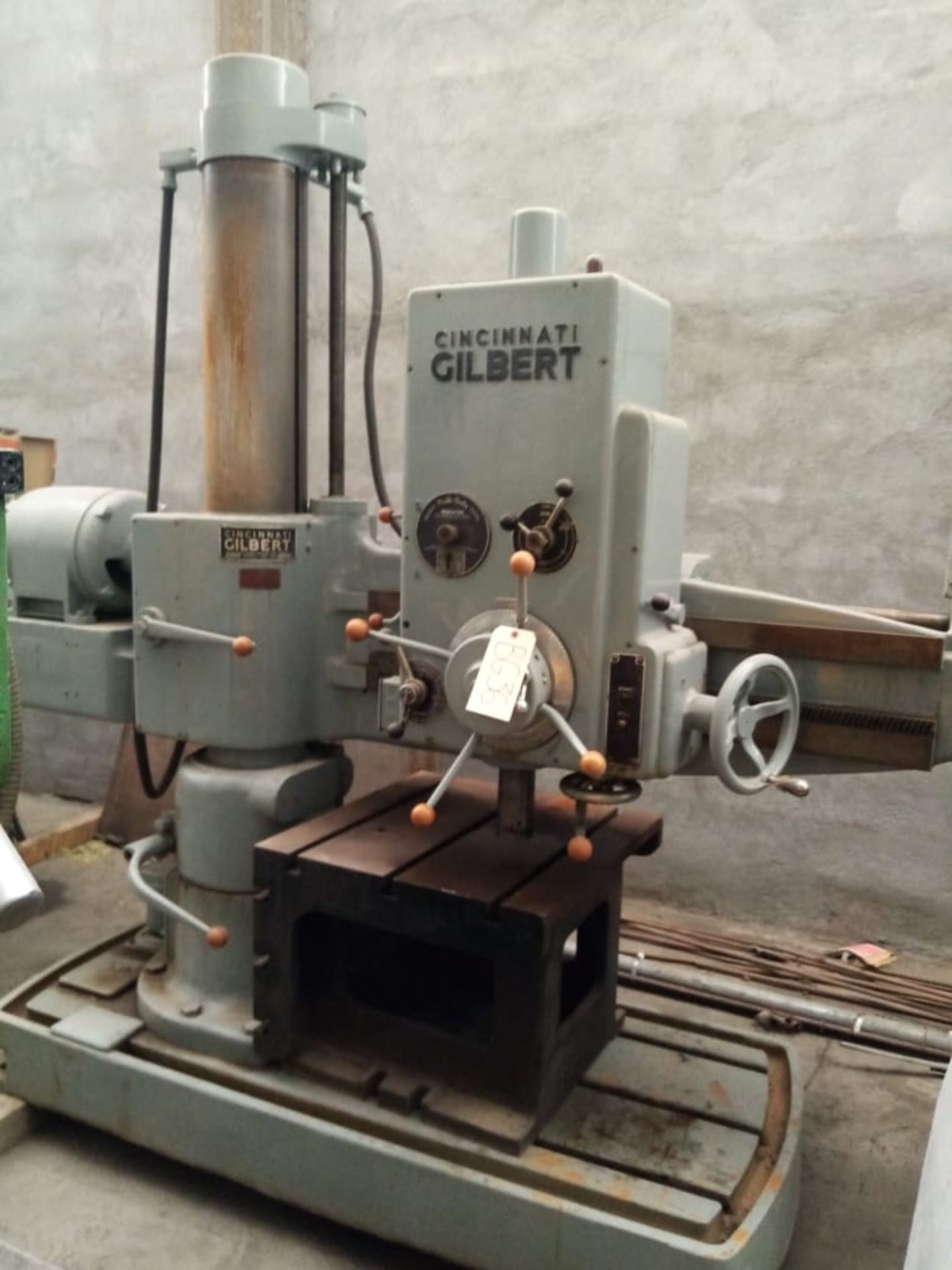 CINCINNATI GILBERT Radial Drill S/N 6026 Lot 88 / Taladro radial