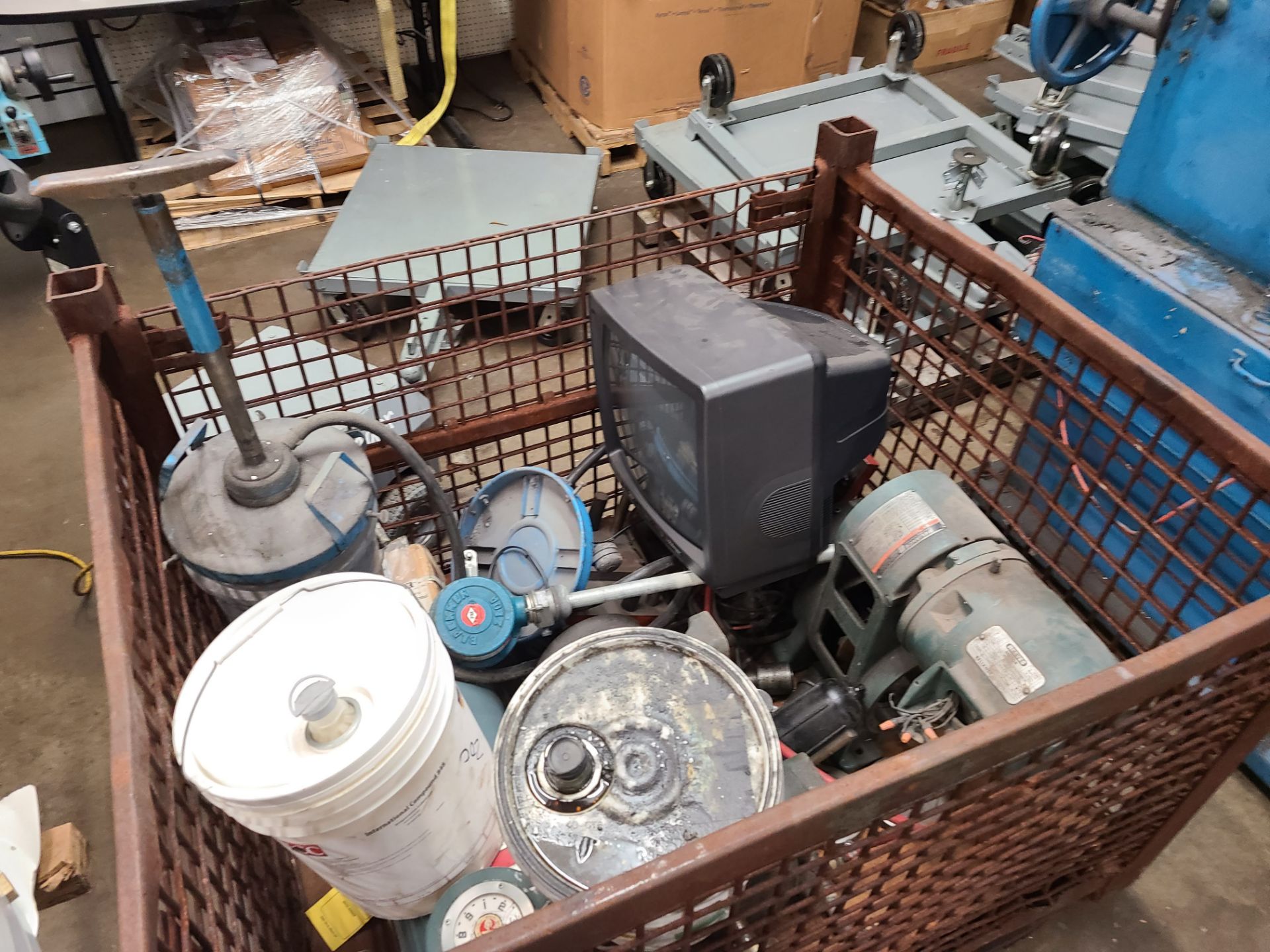 CRATE OF MISC: COMPOUND PUMPS ETC - Image 2 of 2