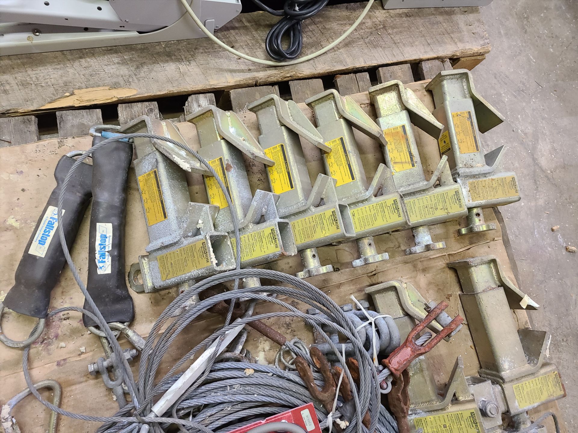 PALLET OF BEAM GRIPS AND CABLES - Image 2 of 4