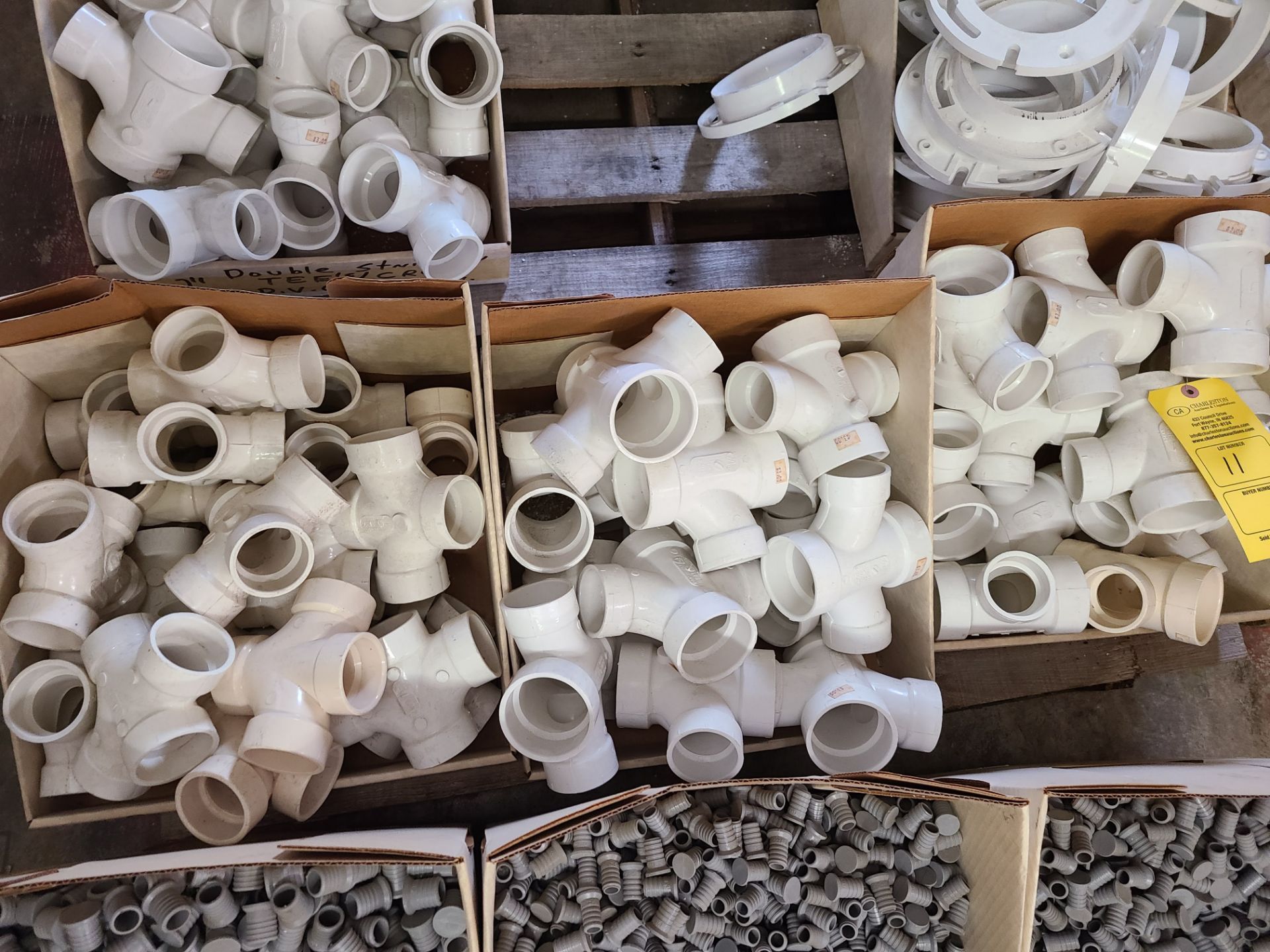 PALLET OF VARIOUS PVC COUPLINGS AND ELBOWS - Image 5 of 5