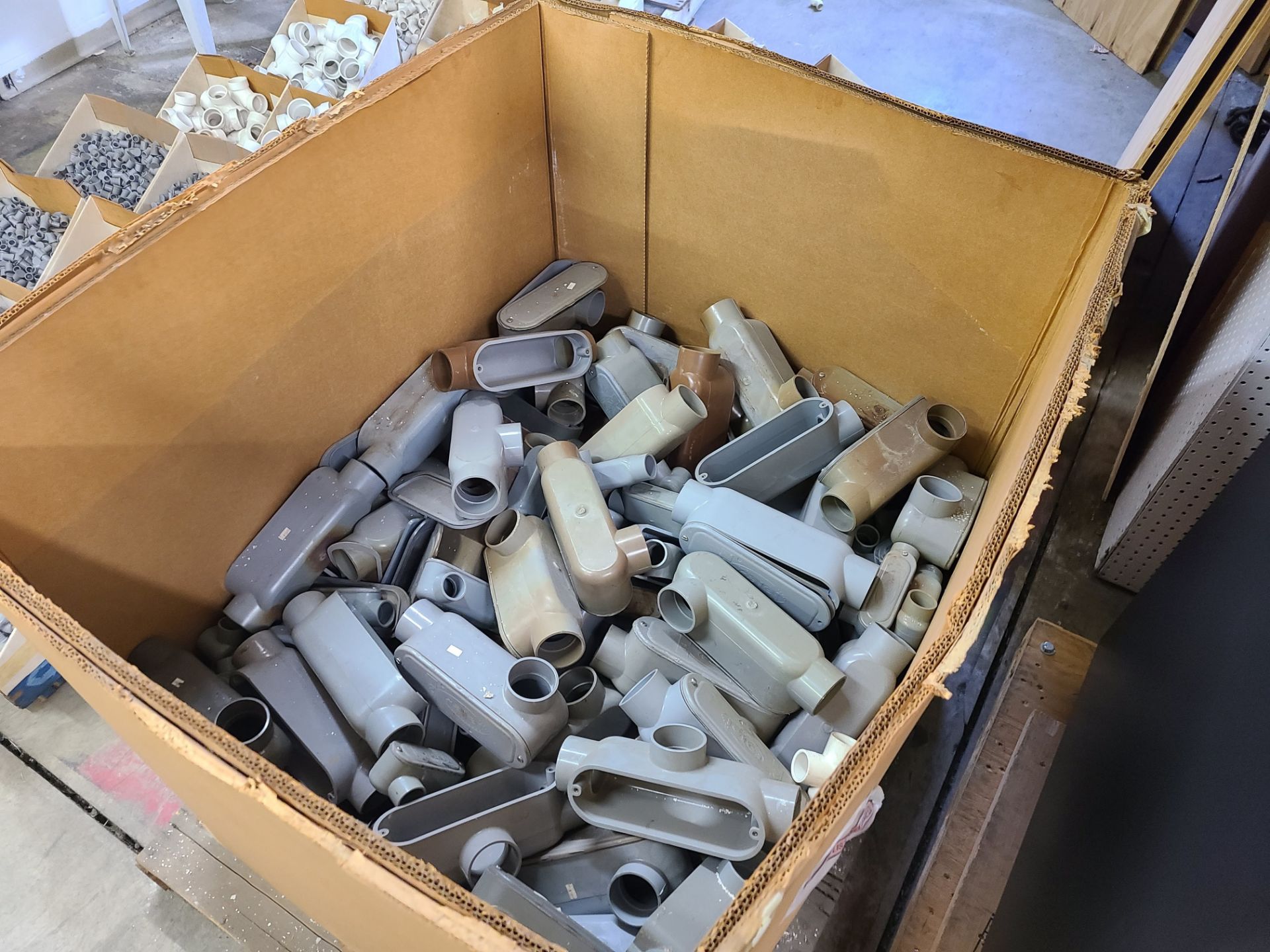 BIN OF VARIOUS PVC ELECTRICAL JUNCTION BOXES - Image 2 of 3