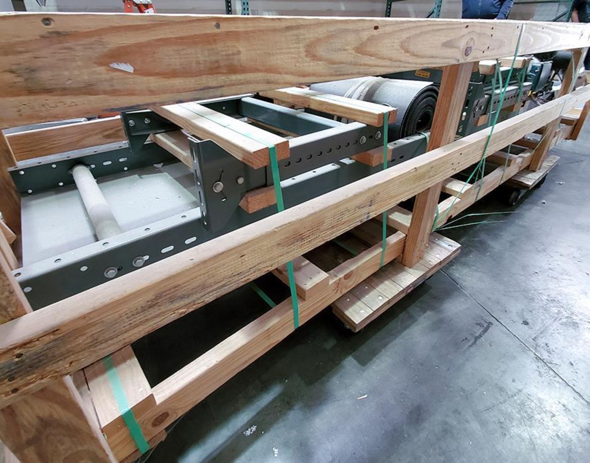 Hytrol Crate Conveyor - Image 3 of 12