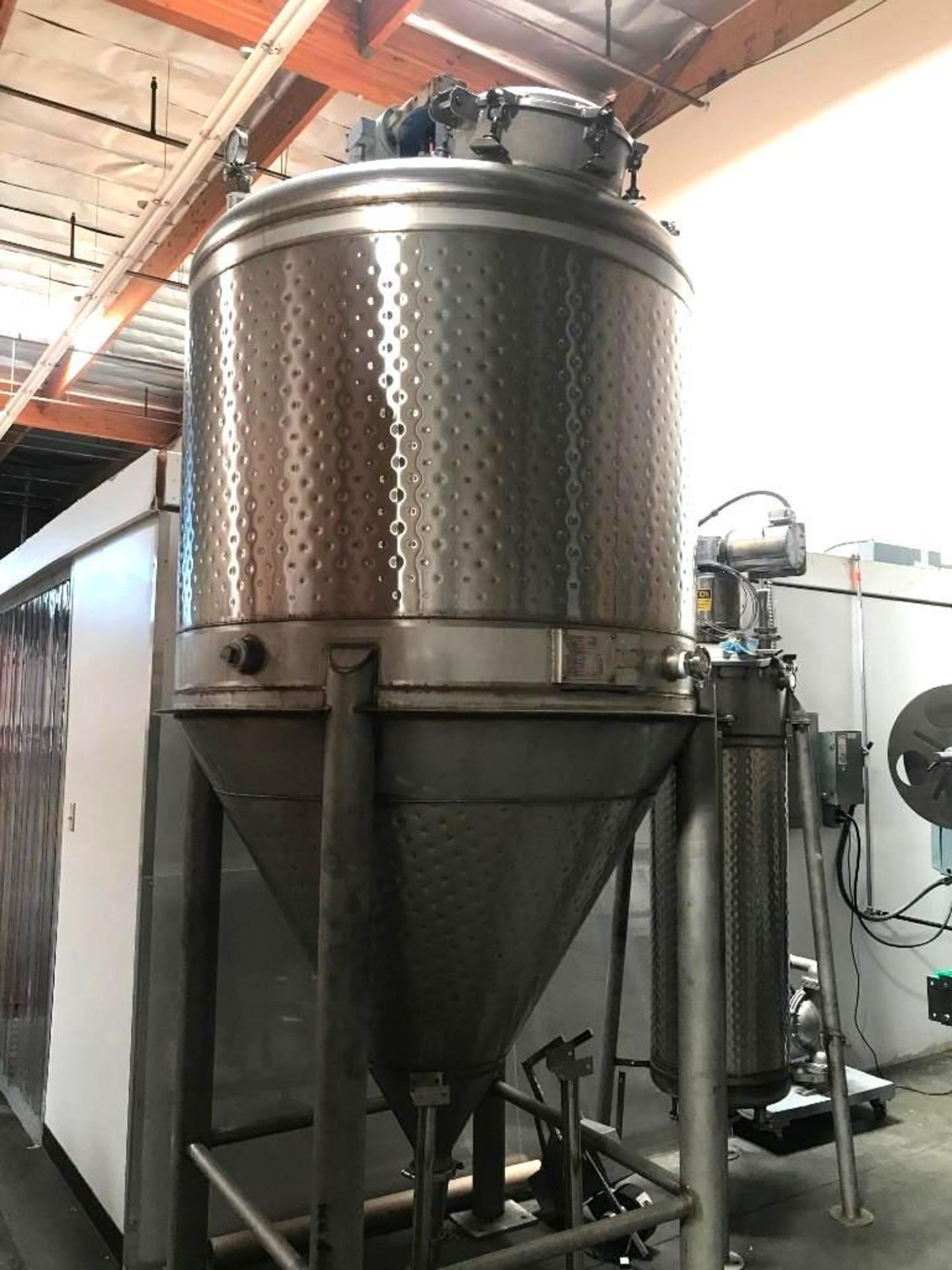 Jacketed Mixing Tank 450 Gallons Aprox