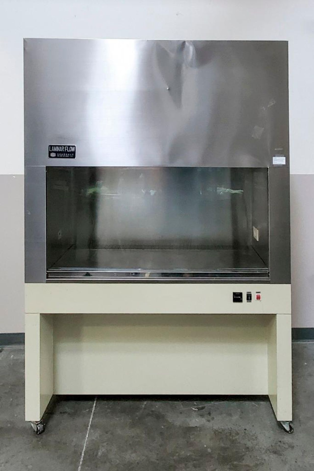 LAMINAR Flow Hood - Image 16 of 17