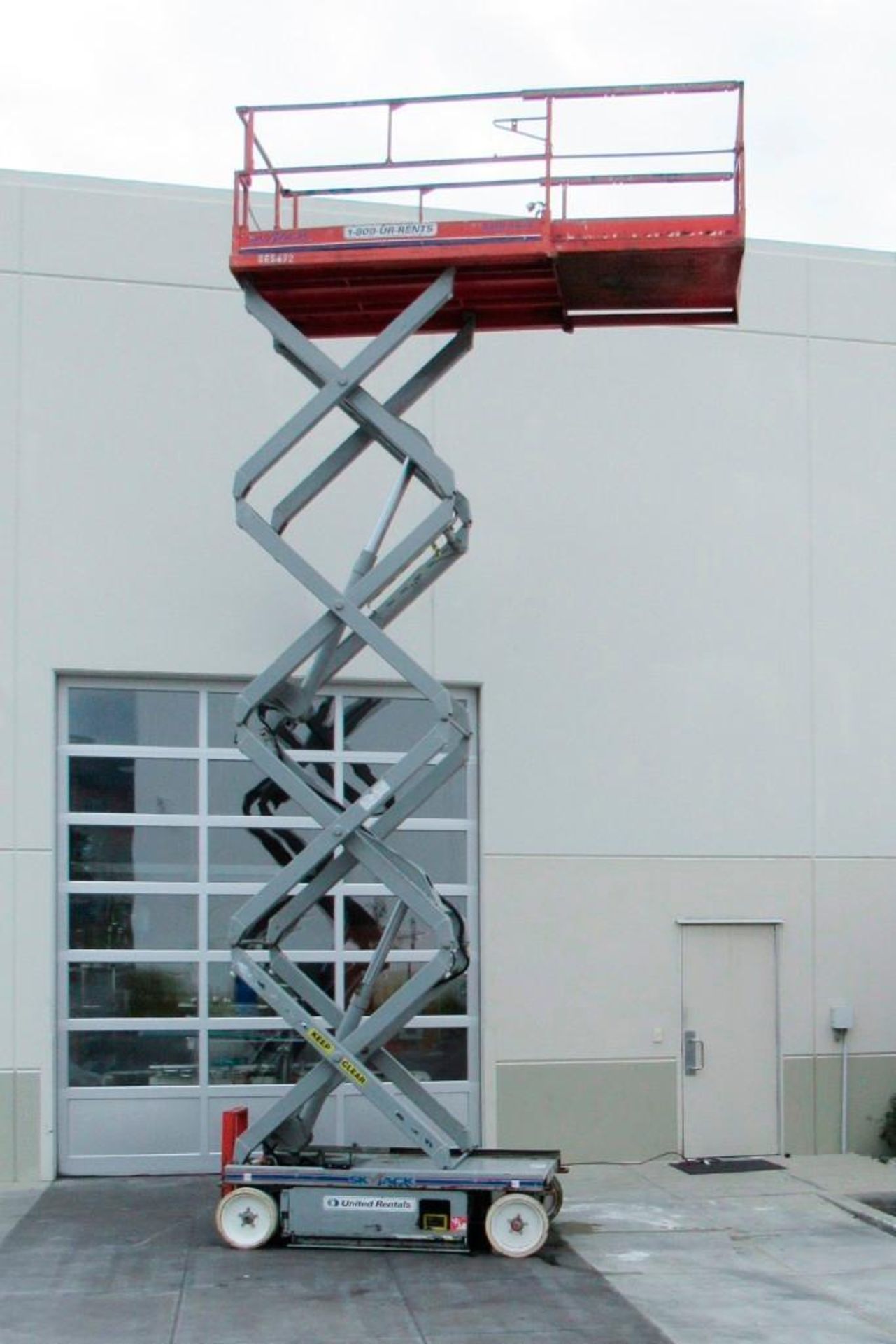 Skyjack Scissor Lift - Image 2 of 21