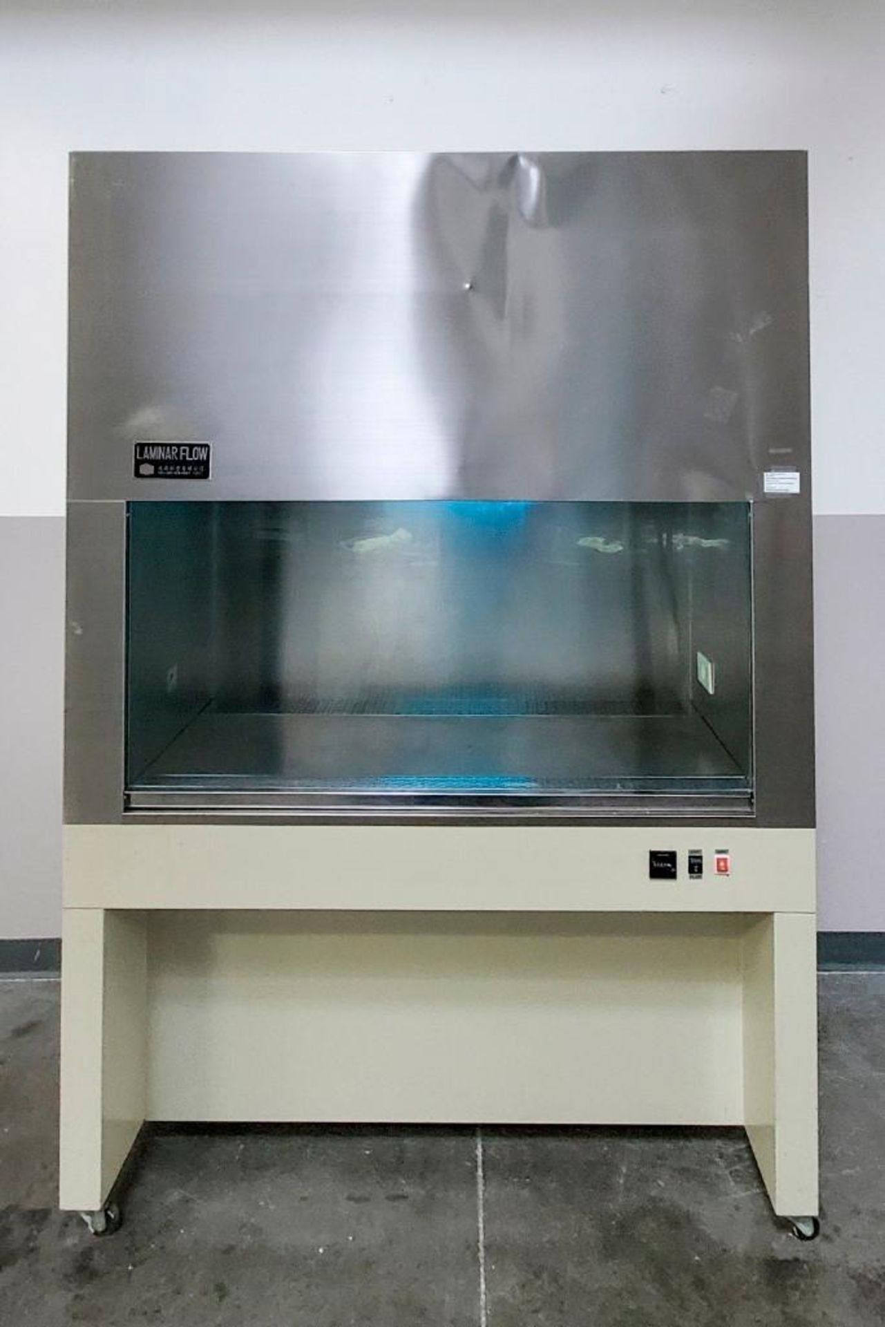 LAMINAR Flow Hood - Image 7 of 17