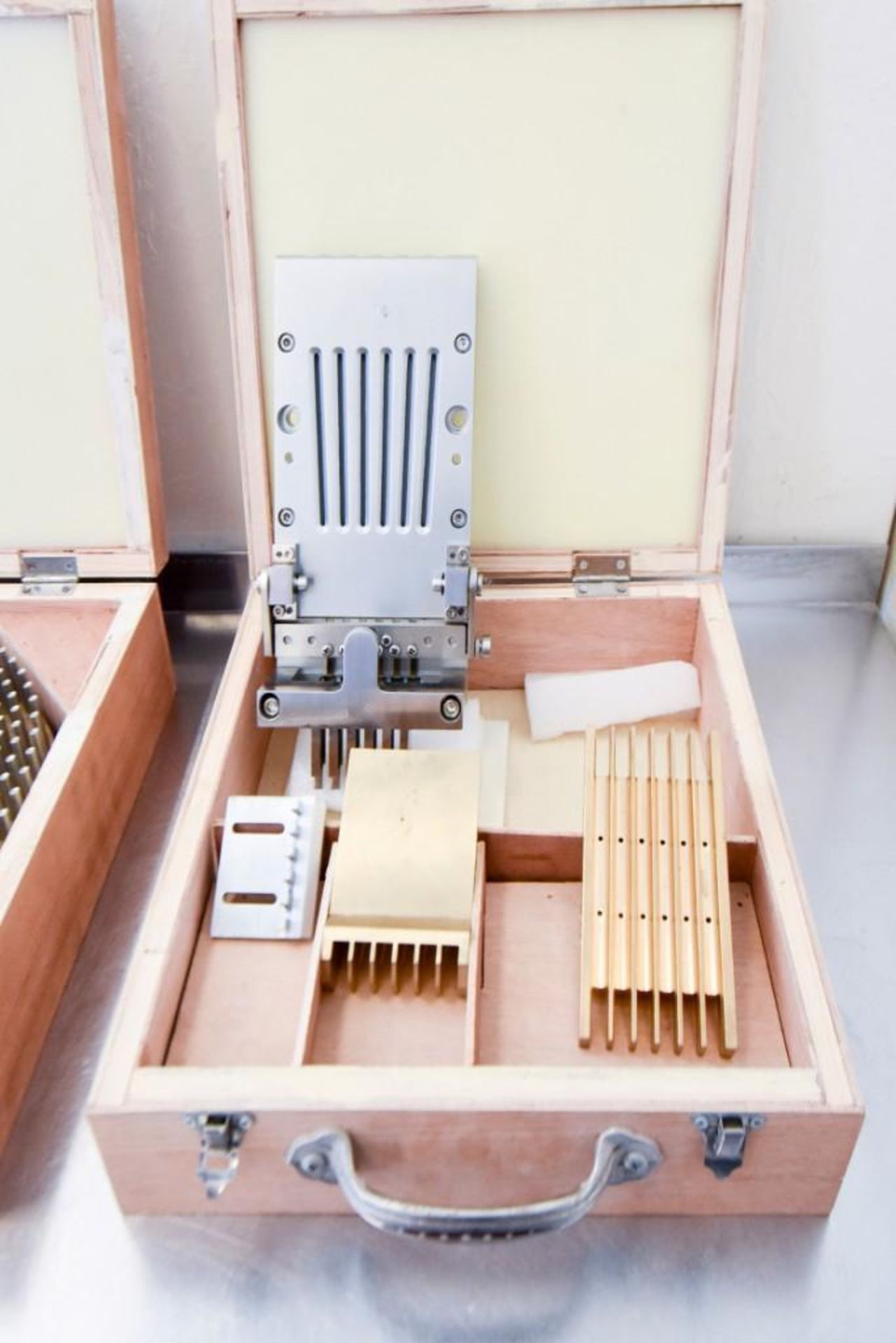 Semi Automatic Encapsulator Tooling Size ""00"" - Image 11 of 13