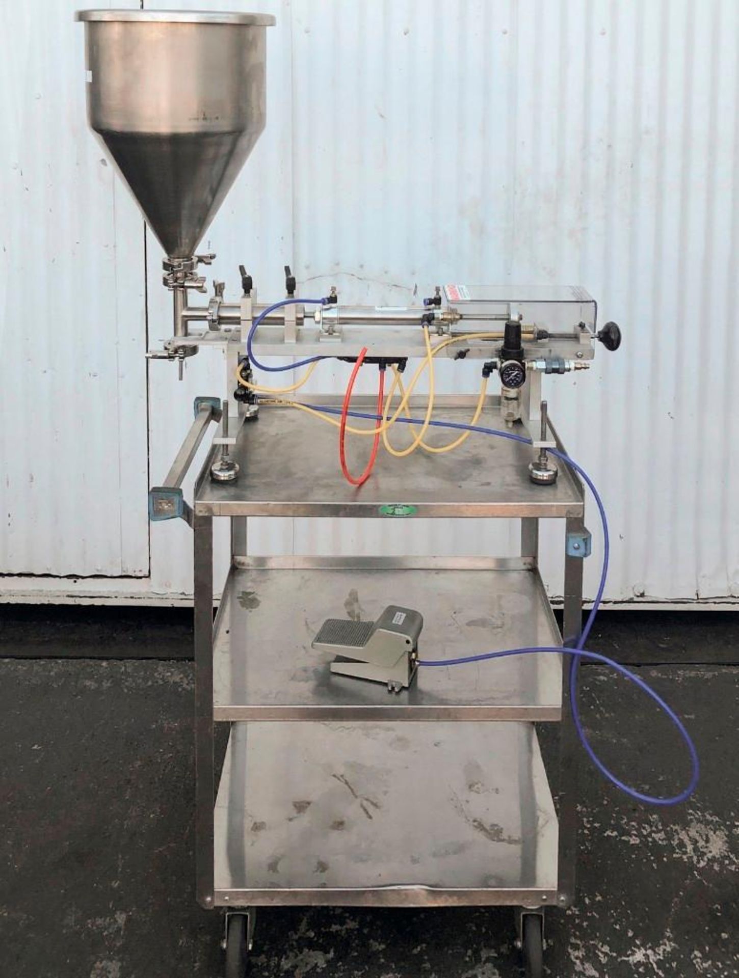 Accutek Single Head Pneumatic Liquid Filler