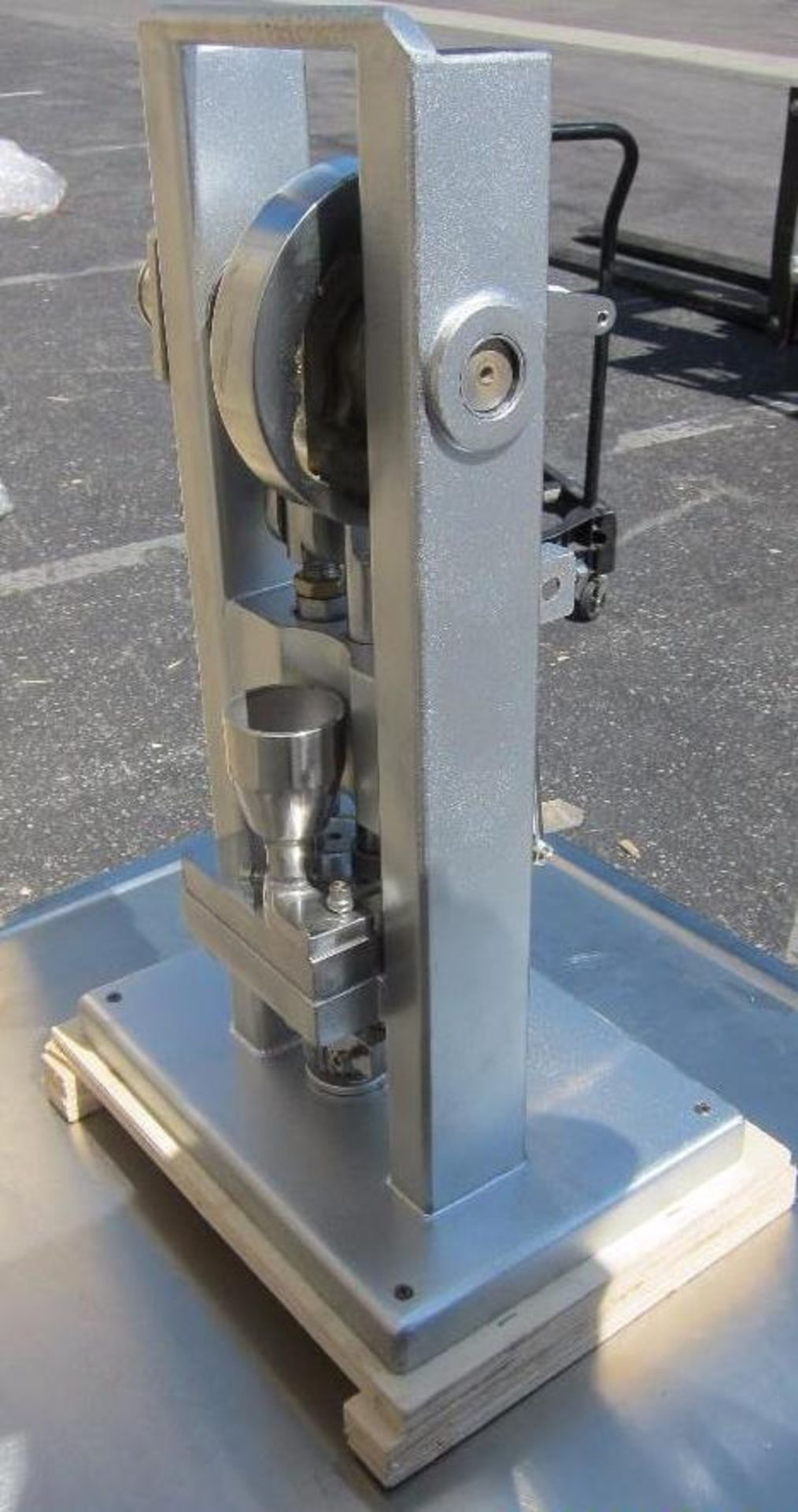 Manual Single Punch Tablet Press - Image 2 of 4