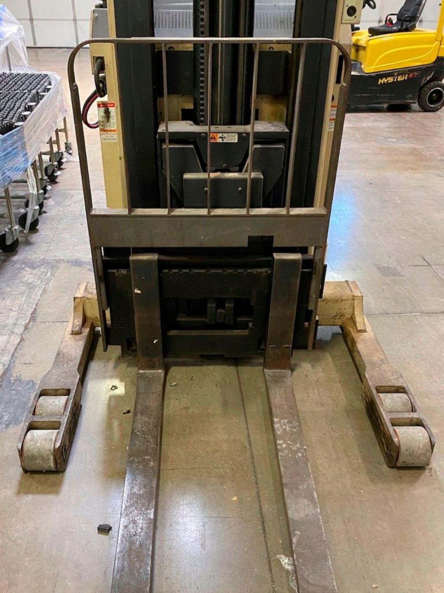 Crown Electric Standup Forklift 2490Lbs - Image 3 of 4