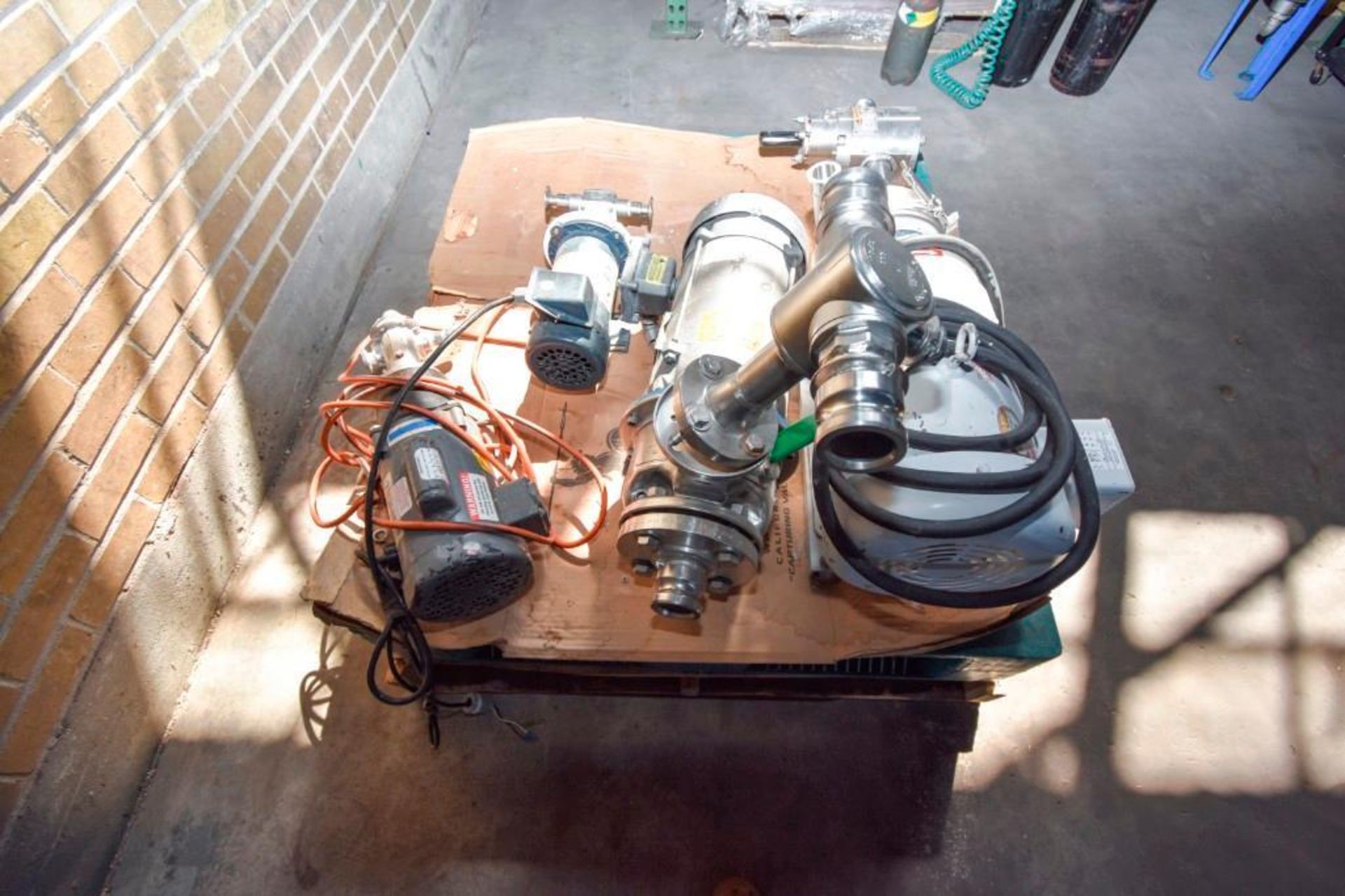 Assorted Pallet of motors and pumps - Image 3 of 9