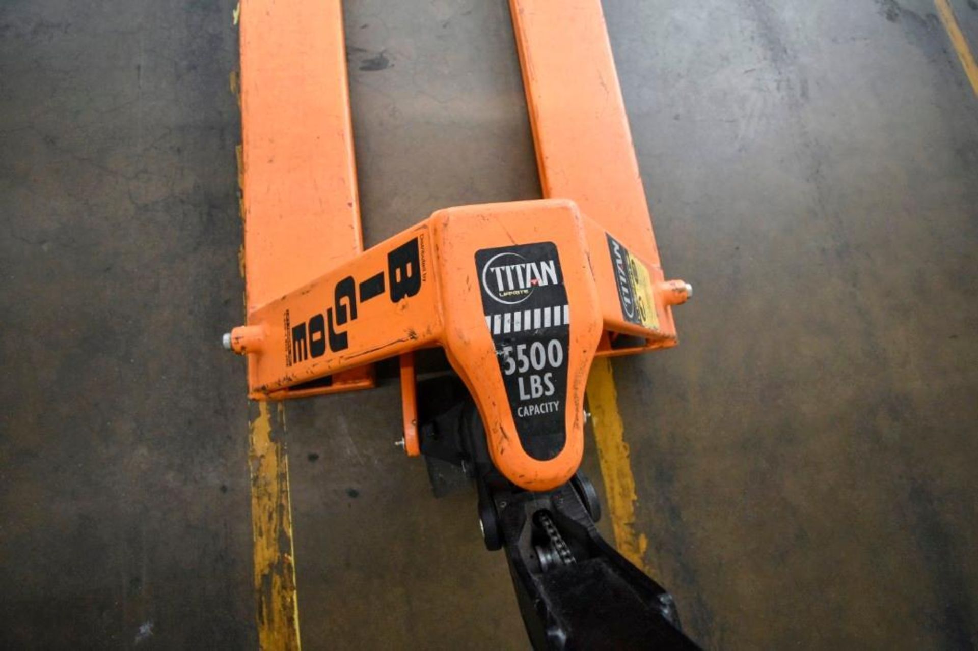 Titan 5500 Lb Pallet Jack - Image 5 of 7