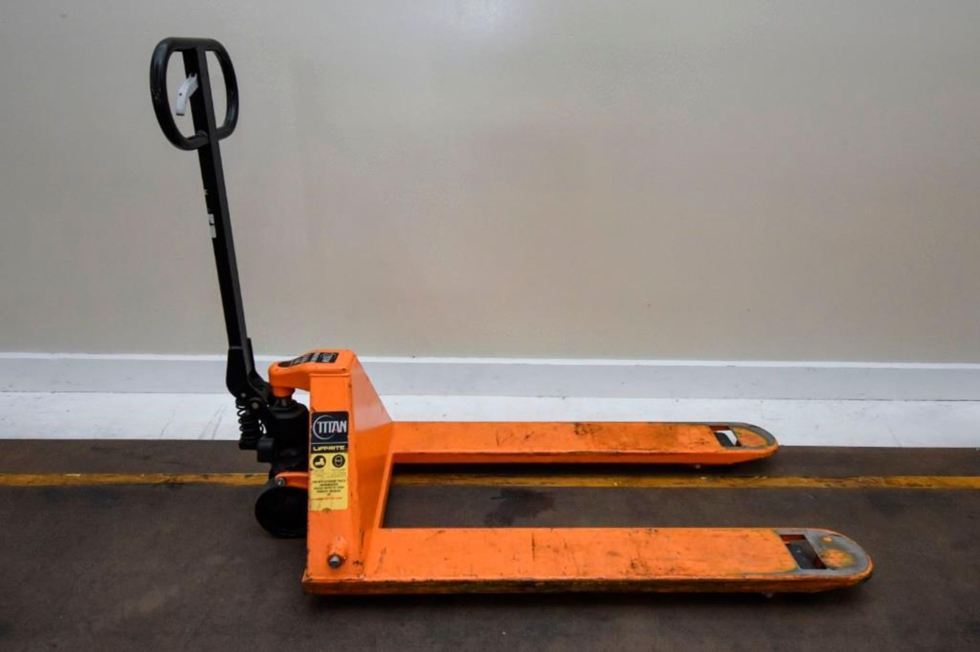 Titan 5500 Lb Pallet Jack - Image 4 of 6