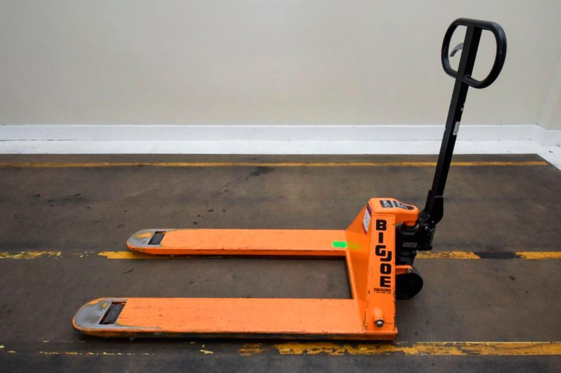 Titan 5500 Lb Pallet Jack