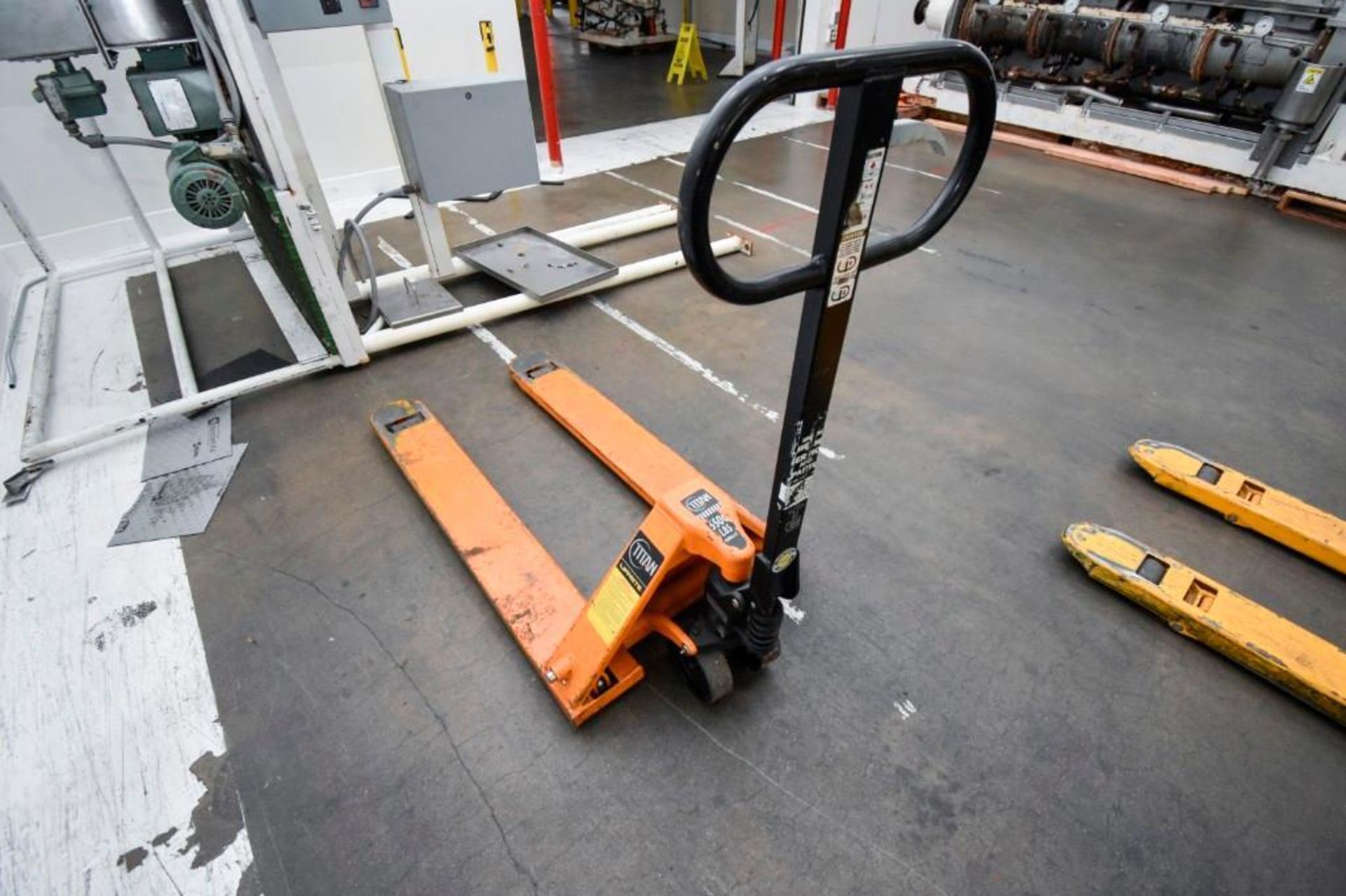 5500 Lb Pallet Jack - Image 2 of 6