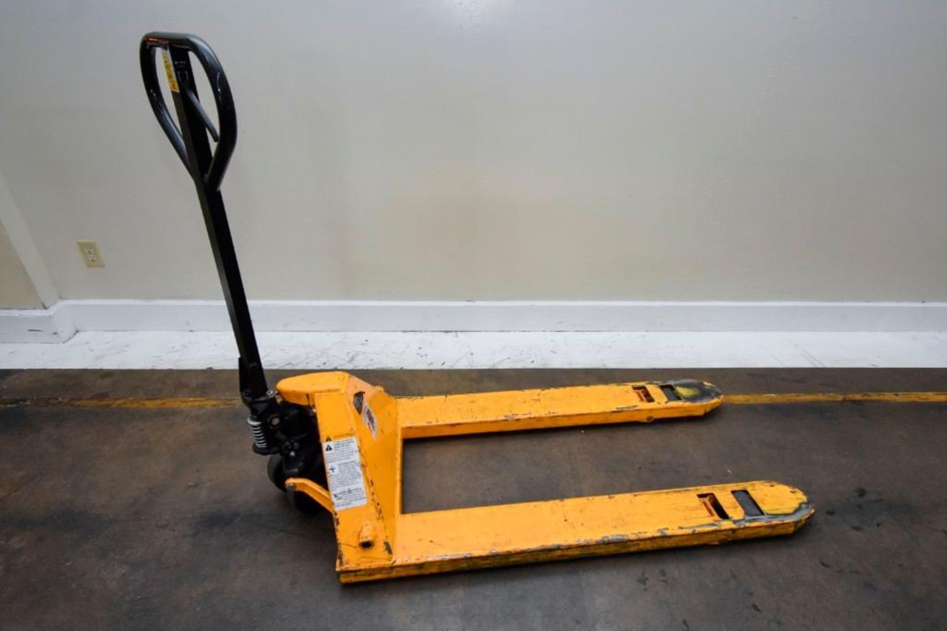 5500 Lb Pallet Jack - Image 5 of 6