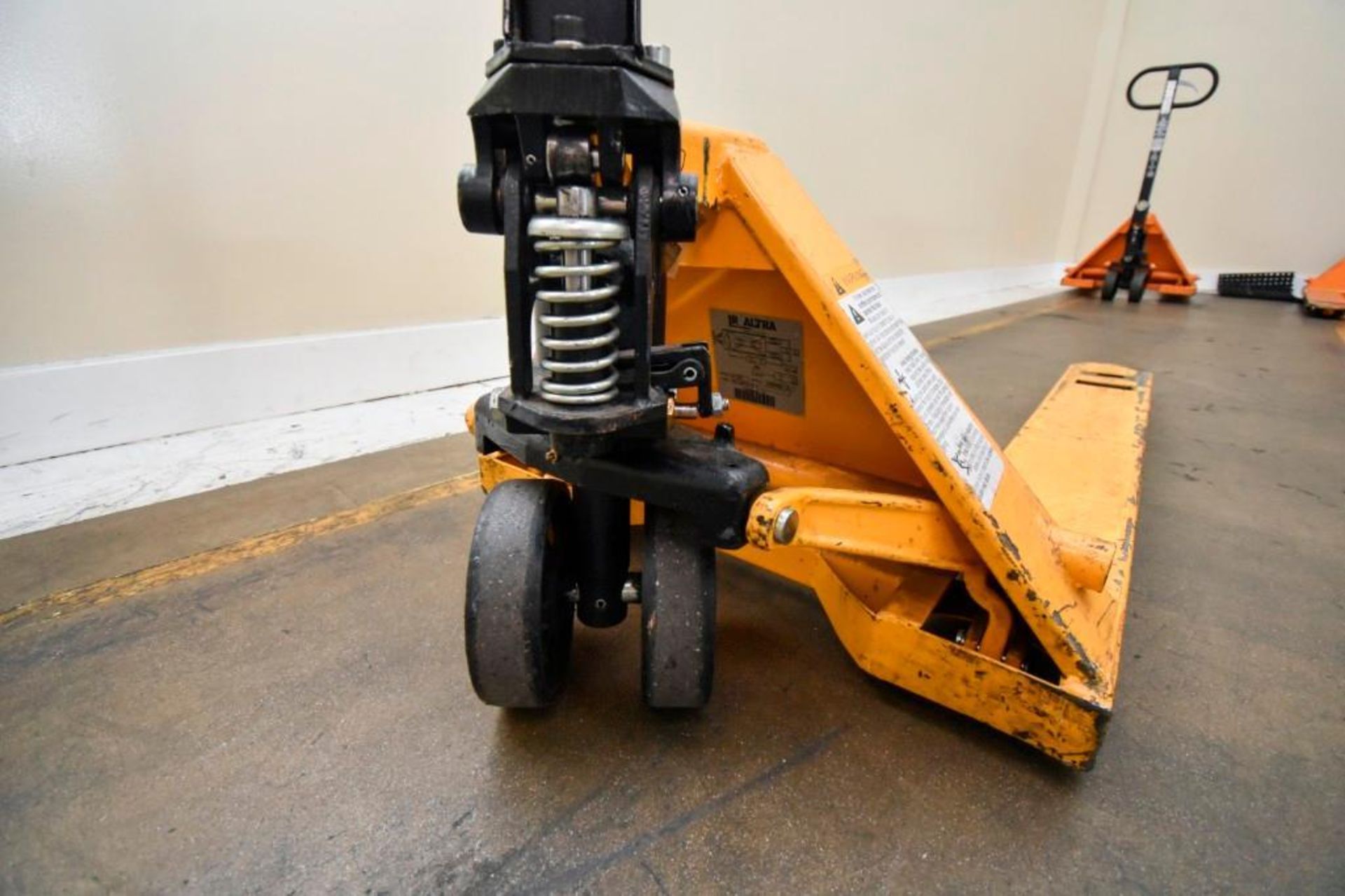 5500 Lb Pallet Jack - Image 4 of 6