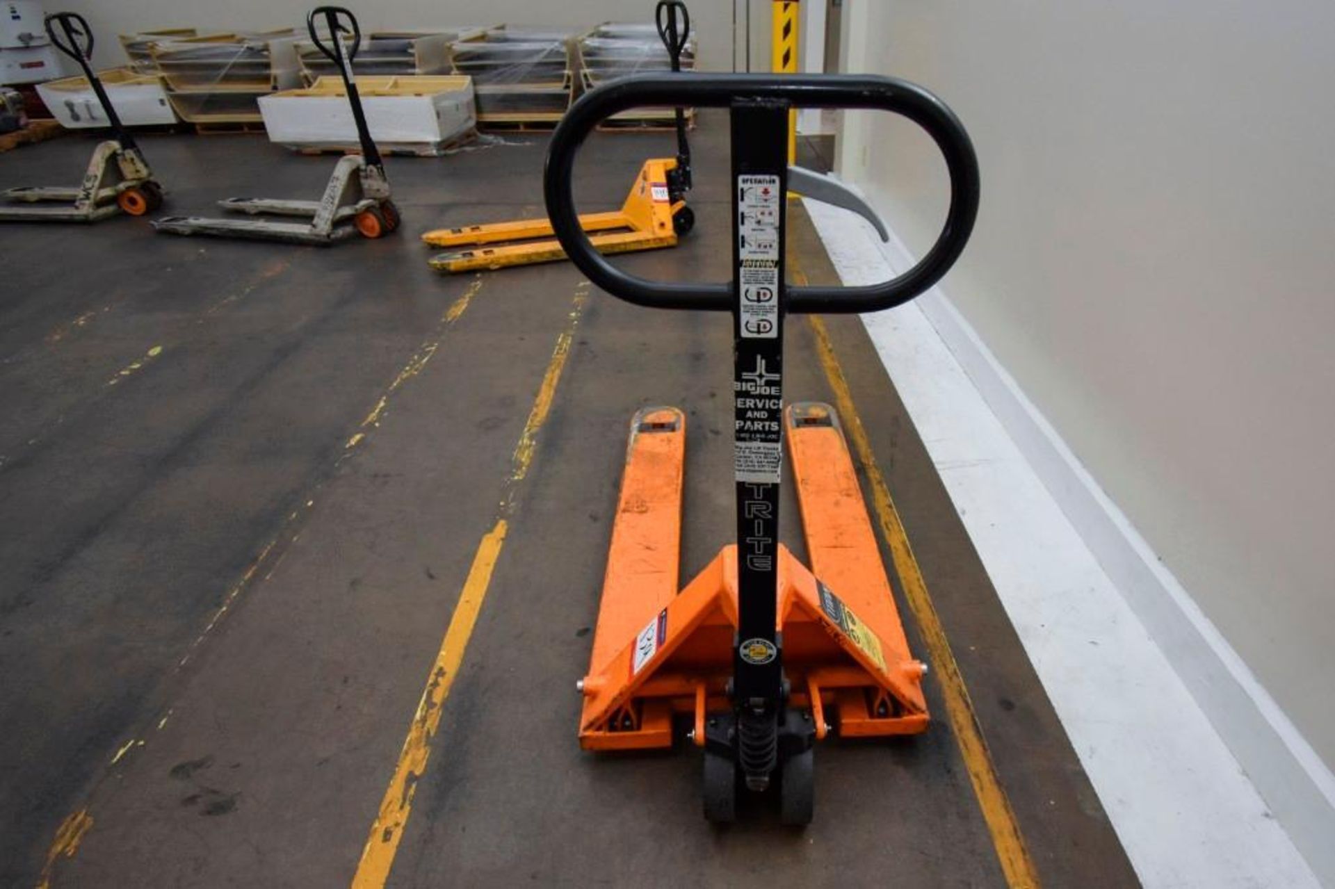 Titan 5500 Lb Pallet Jack - Image 3 of 6