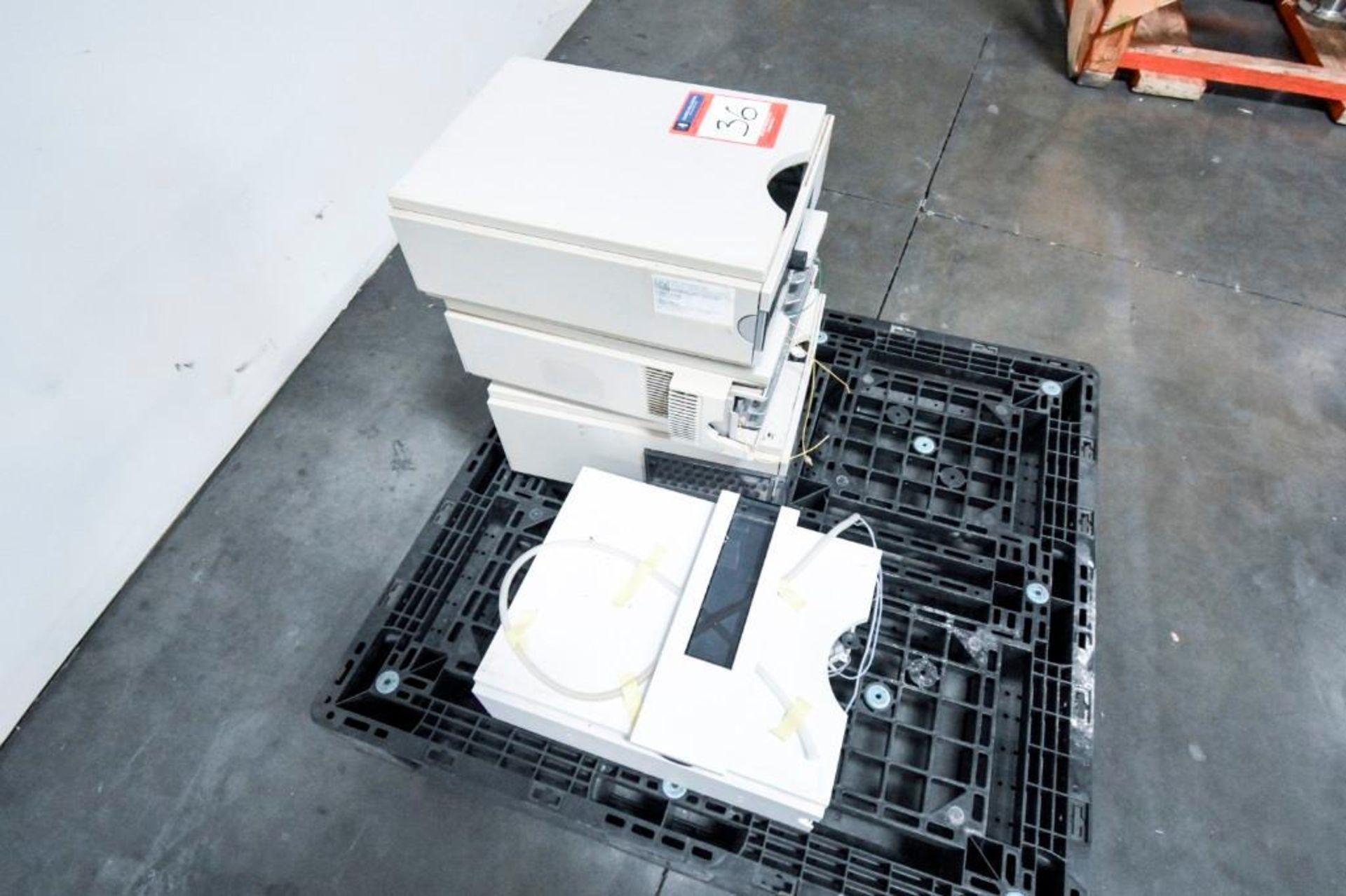 Hewlett-Packard 1100 HPLC Modular Liquid Chromatography System - Image 4 of 11