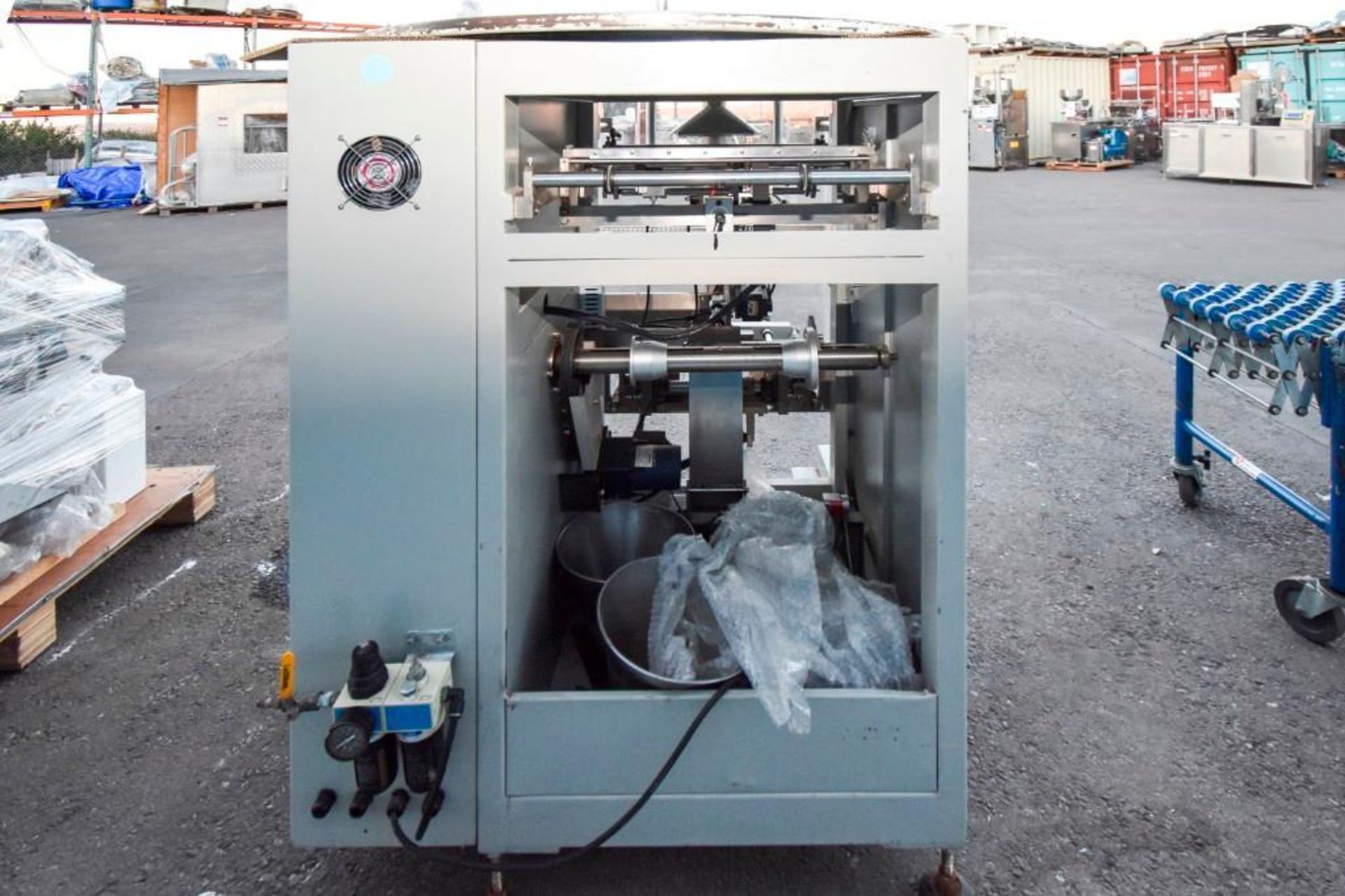 VFFS Gummy Bagging Machine with Mezzanine and Yamata Scale Head - Image 40 of 58