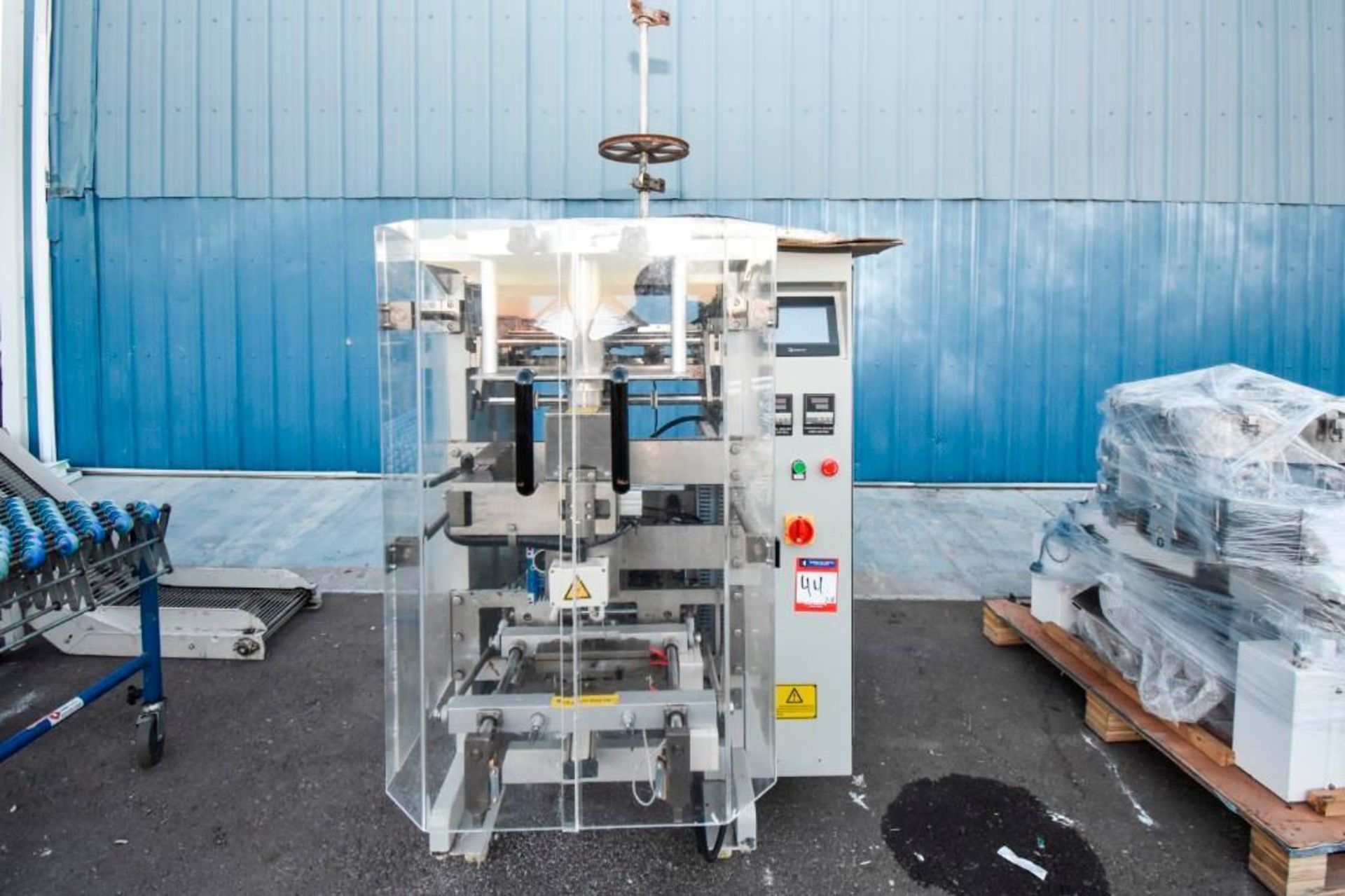 VFFS Gummy Bagging Machine with Mezzanine and Yamata Scale Head - Image 32 of 58