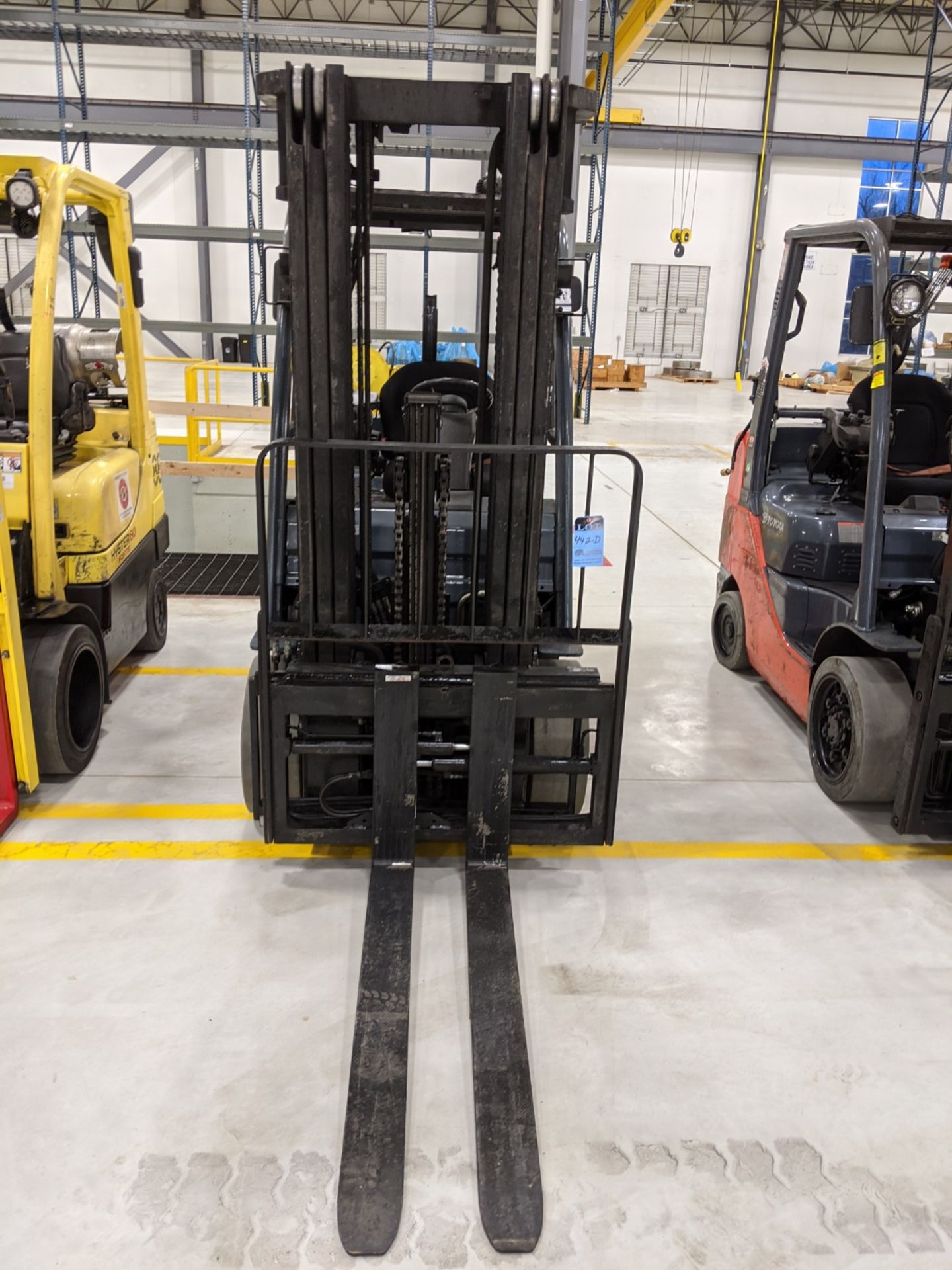 6,000 LB TOYOTA MODEL 8FG2430 LP GAS LIFT TRUCK; S/N 65009, 3-STAGE MAST, 187" LIFT HEIGHT, 87" MAST - Image 5 of 12