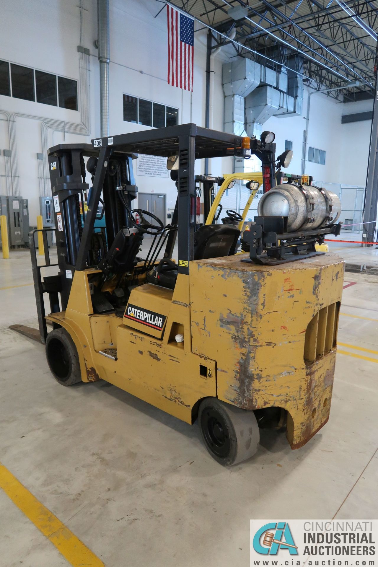 11,000 LB. CATERPILLAR MODEL GC55K LP GAS LIFT TRUCK; S/N AT88A00314, 84" MAST HEIGHT, 172" LIFT - Image 4 of 7