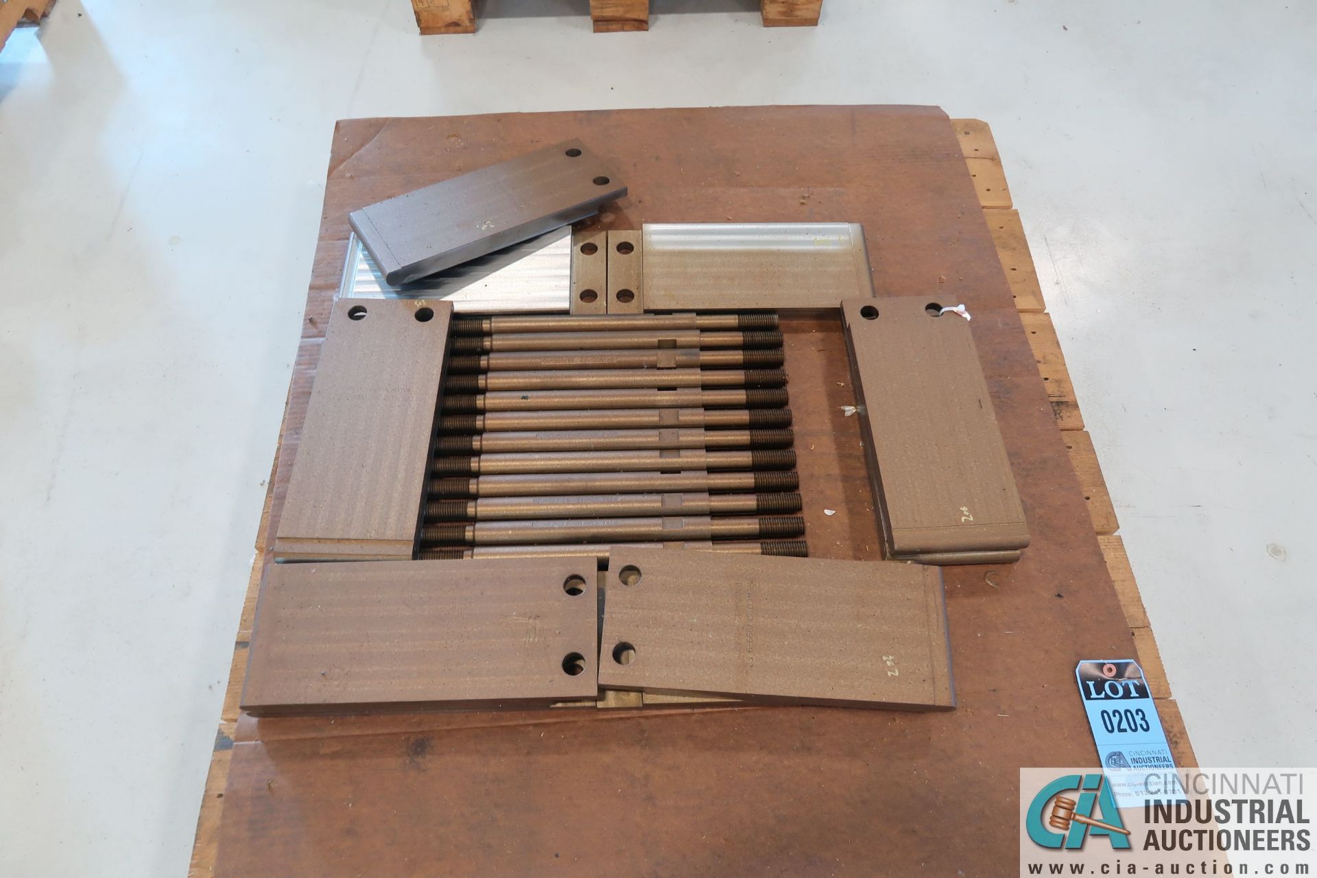 PALLETS CLAMPING FIXTURES