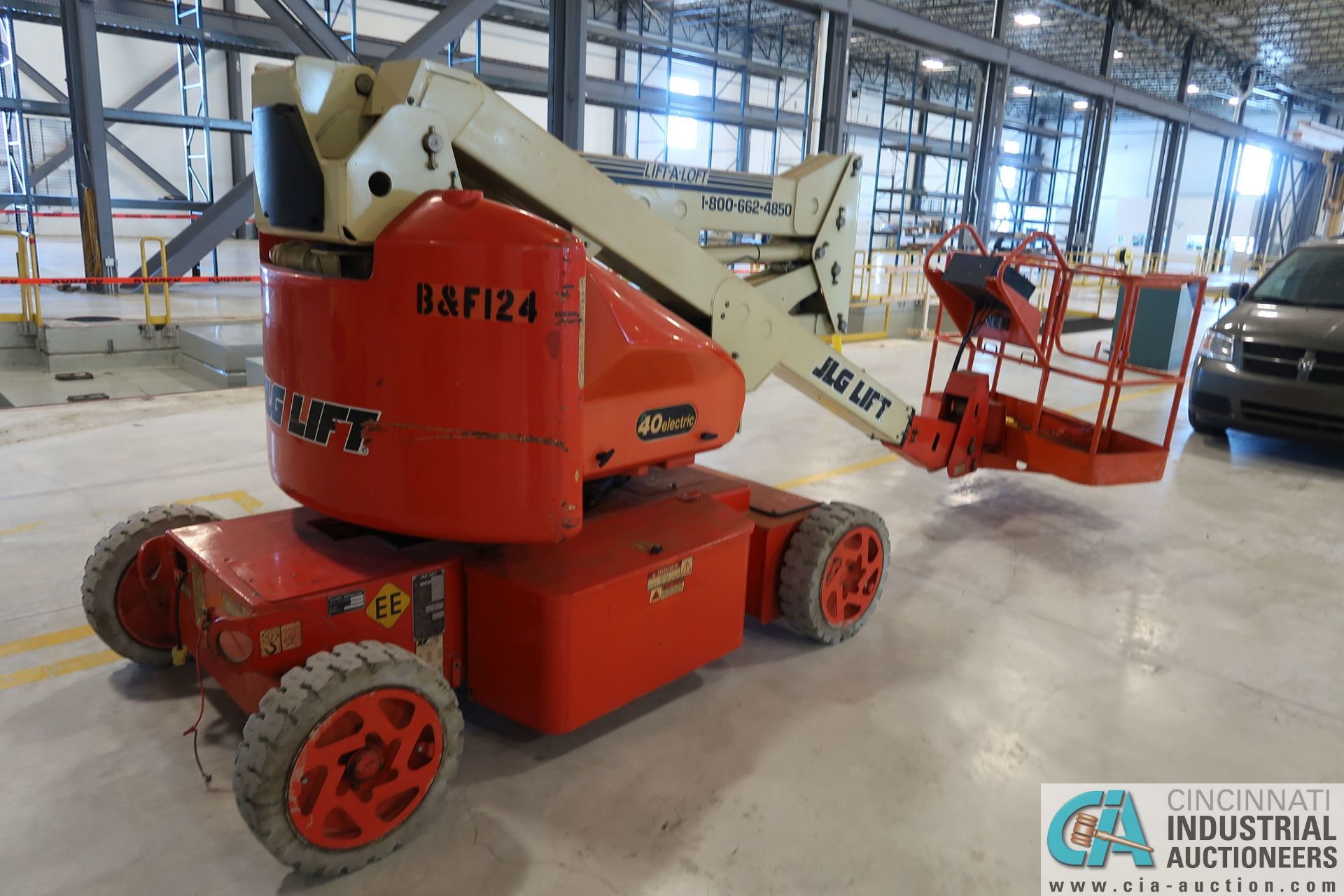 40' JLG MODEL N40 ELECTRIC BOOM LIFT; S/N 33882, 500 LB CAPACITY, 503 HOURS SHOWING (MFG YEAR 1998) - Image 4 of 9