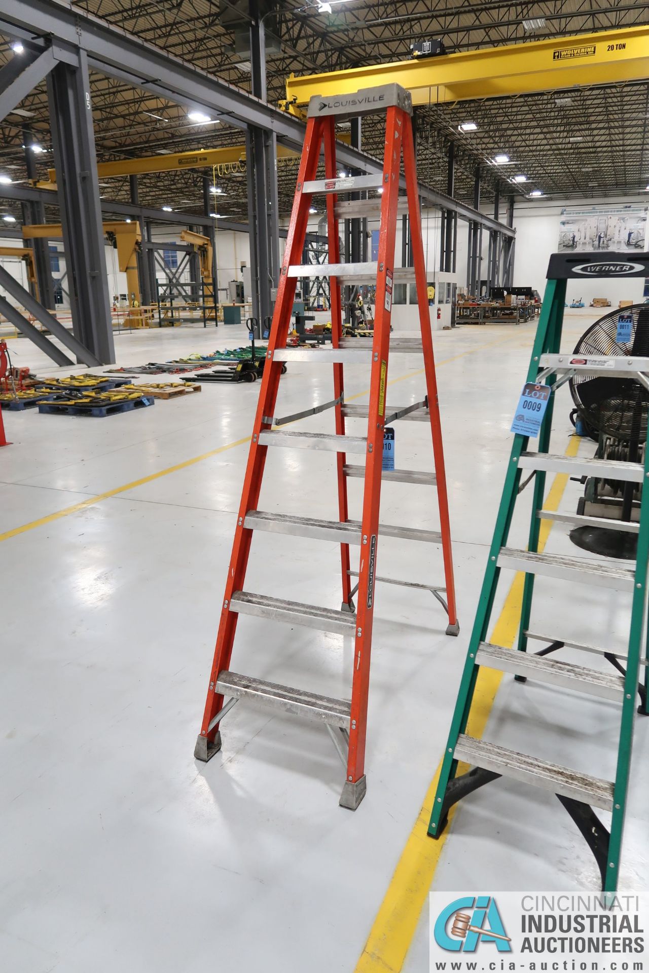 8' LOUISVILLE FIBERGLASS LADDER