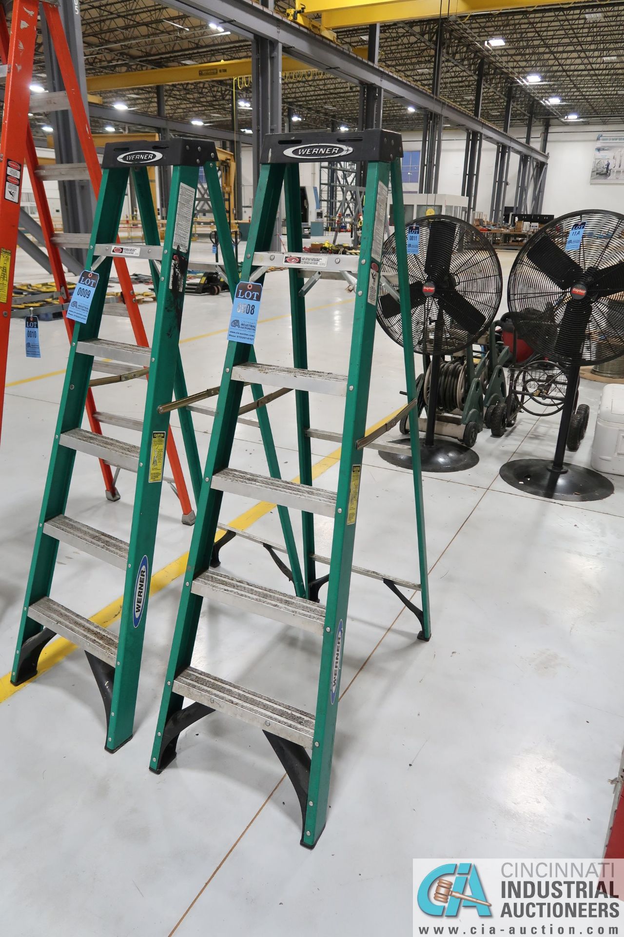 6' WERNER FIBERGLASS LADDER