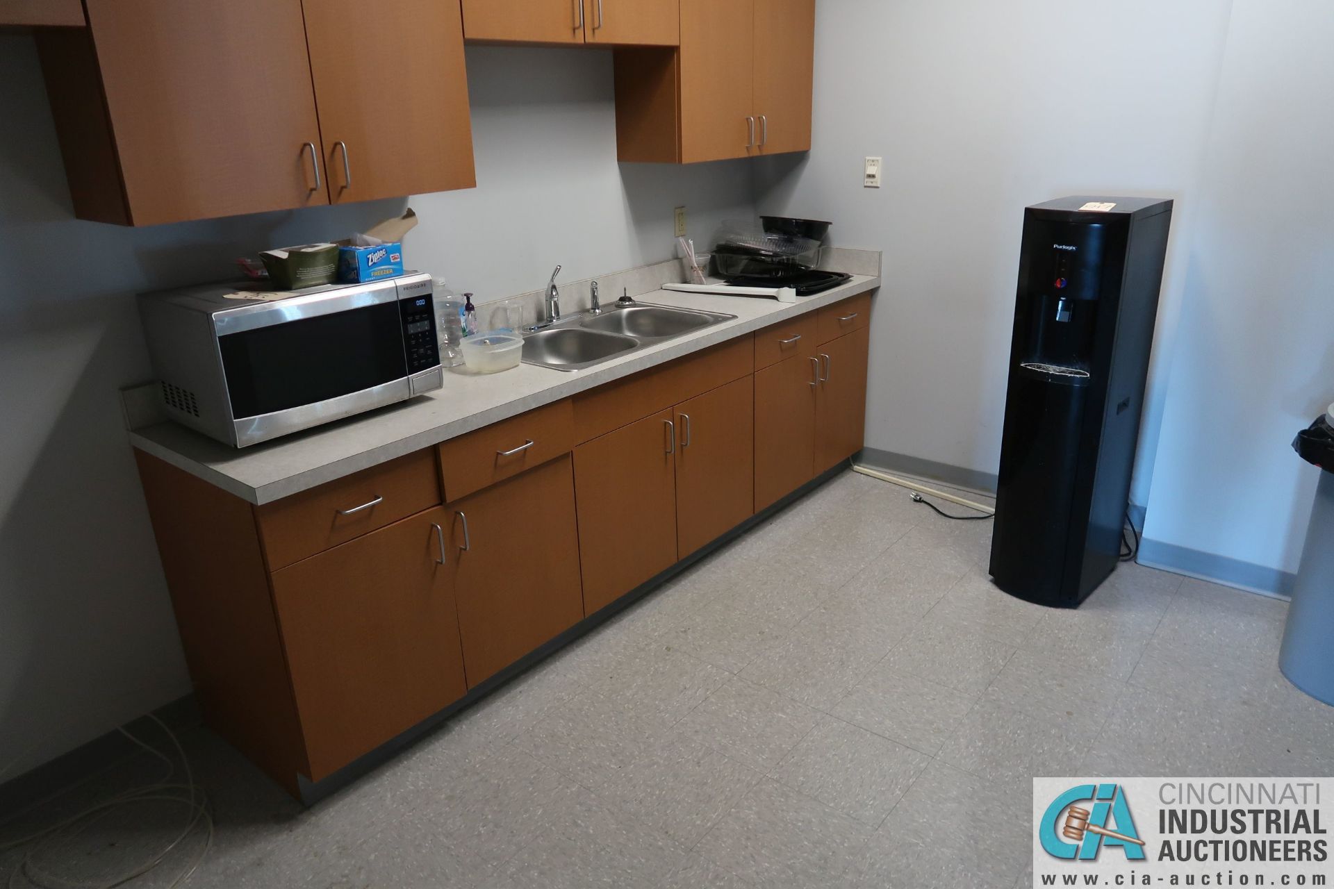 (LOT) MICROWAVE, WATER DISPENSER, TABLE