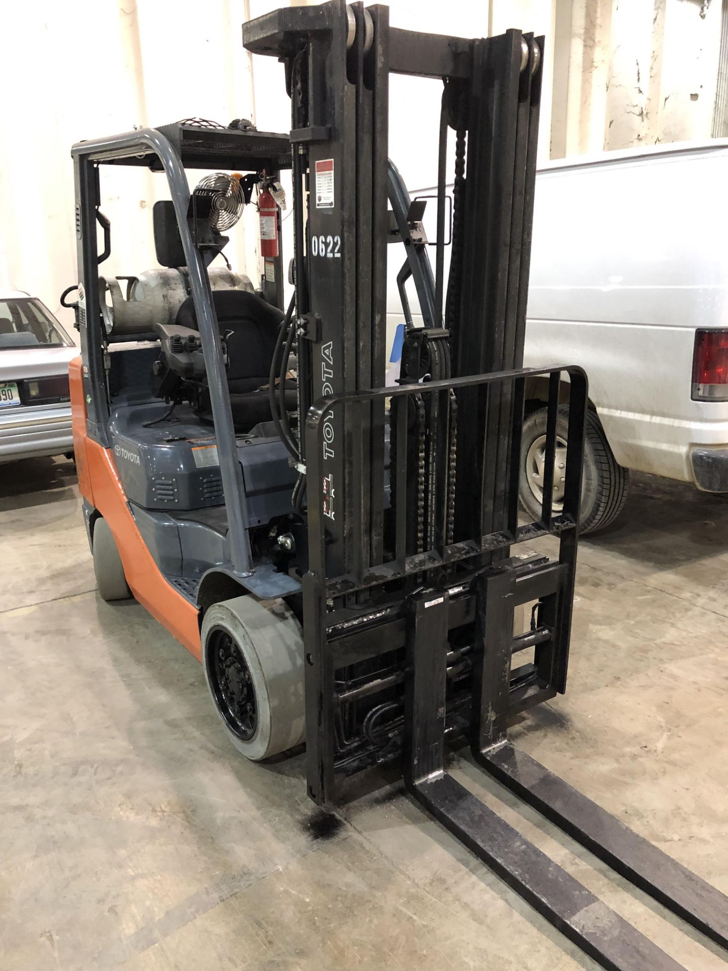 6,000 LB TOYOTA MODEL 8FG2430 LP GAS LIFT TRUCK; S/N 65009, 3-STAGE MAST, 187" LIFT HEIGHT, 87" MAST - Image 2 of 12