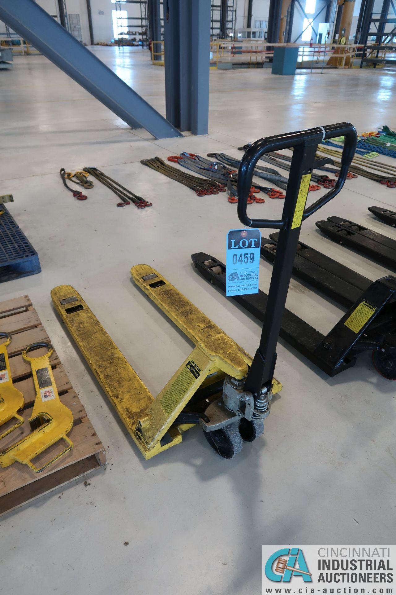 5,000 LB YALE PALLET TRUCK