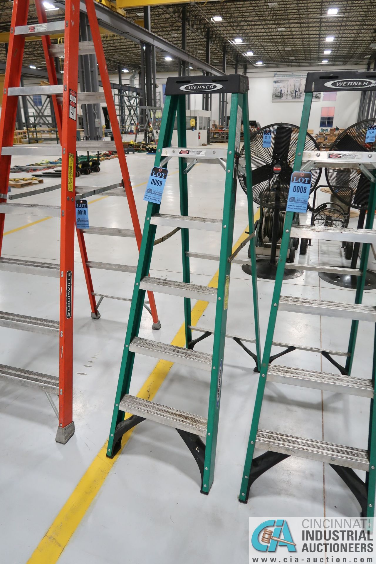 6' WERNER FIBERGLASS LADDER