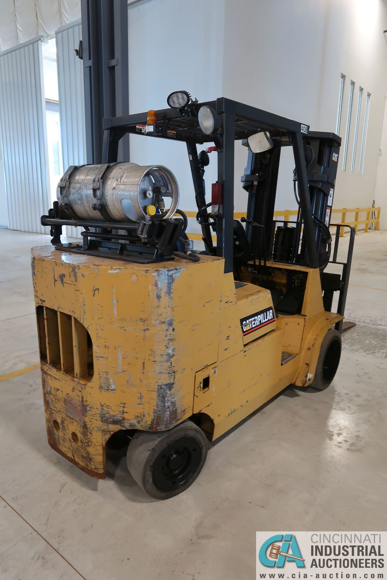 11,000 LB. CATERPILLAR MODEL GC55K LP GAS LIFT TRUCK; S/N AT88A00314, 84" MAST HEIGHT, 172" LIFT - Image 3 of 7