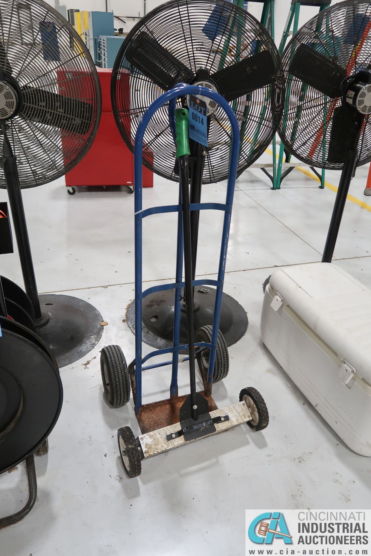 (LOT) 18" ROLLING MAGNET & 2-WHEEL DOLLIE