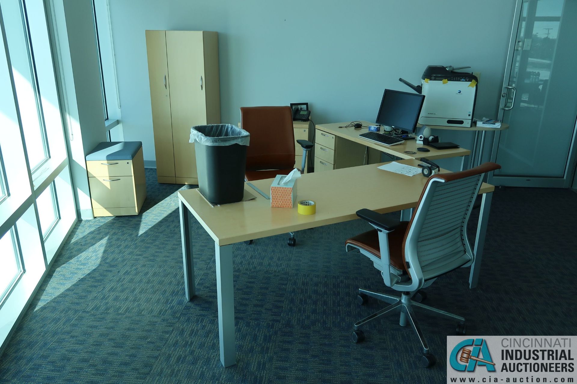 (LOT) CONTENTS OF OFFICE INCLUDING DESK, TABLE, CHAIRS, CABINETS