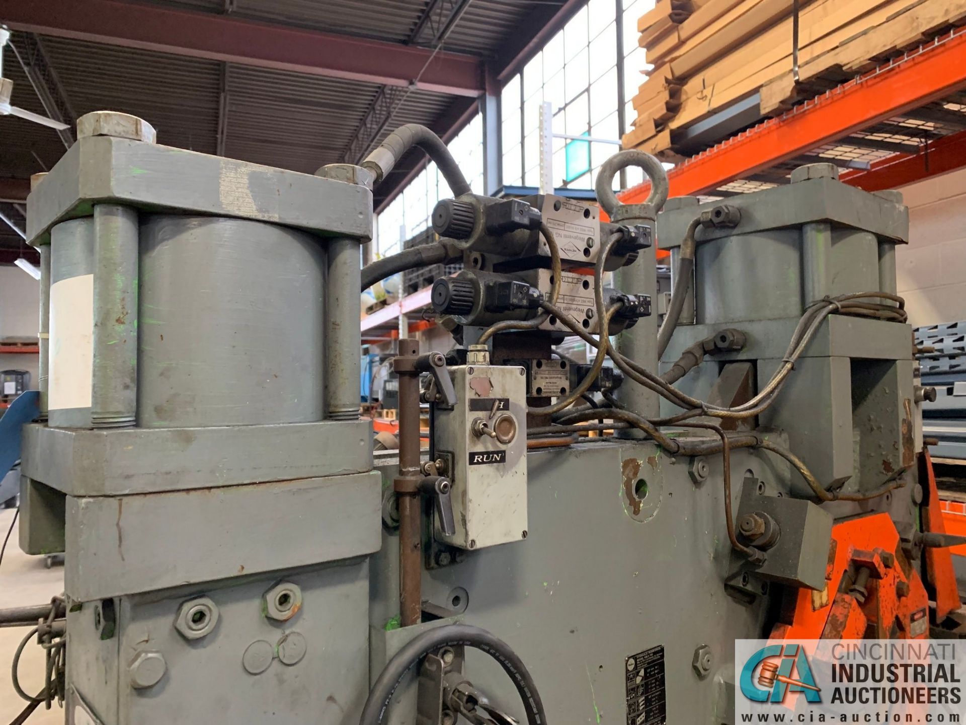 77 TON MUBEA MODEL KBLH700 HYDRAULIC IRONWORKER; S/N 015638593969, 1.25" HOLE DIAMETER X 3/4' - Image 12 of 13