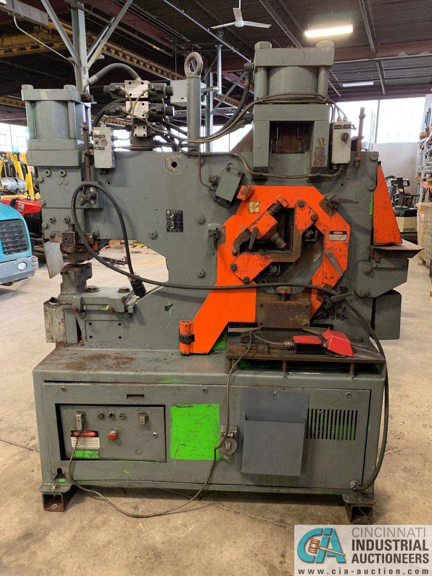 77 TON MUBEA MODEL KBLH700 HYDRAULIC IRONWORKER; S/N 015638593969, 1.25" HOLE DIAMETER X 3/4' - Image 3 of 13