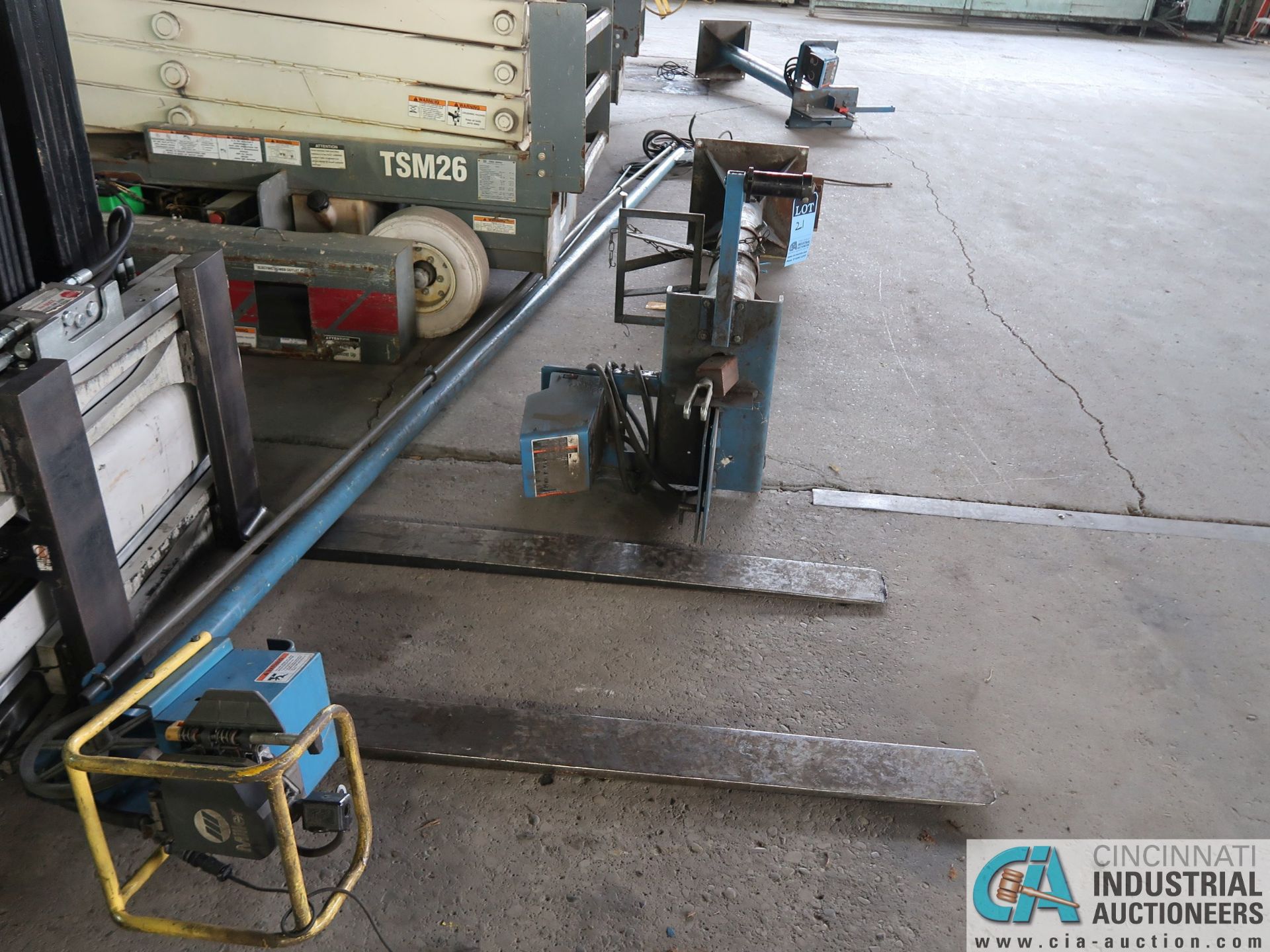 16' MILLER WELDING BOOM WITH 70 SERIES WIRE FEEDER AND PEDESTAL - Image 2 of 3