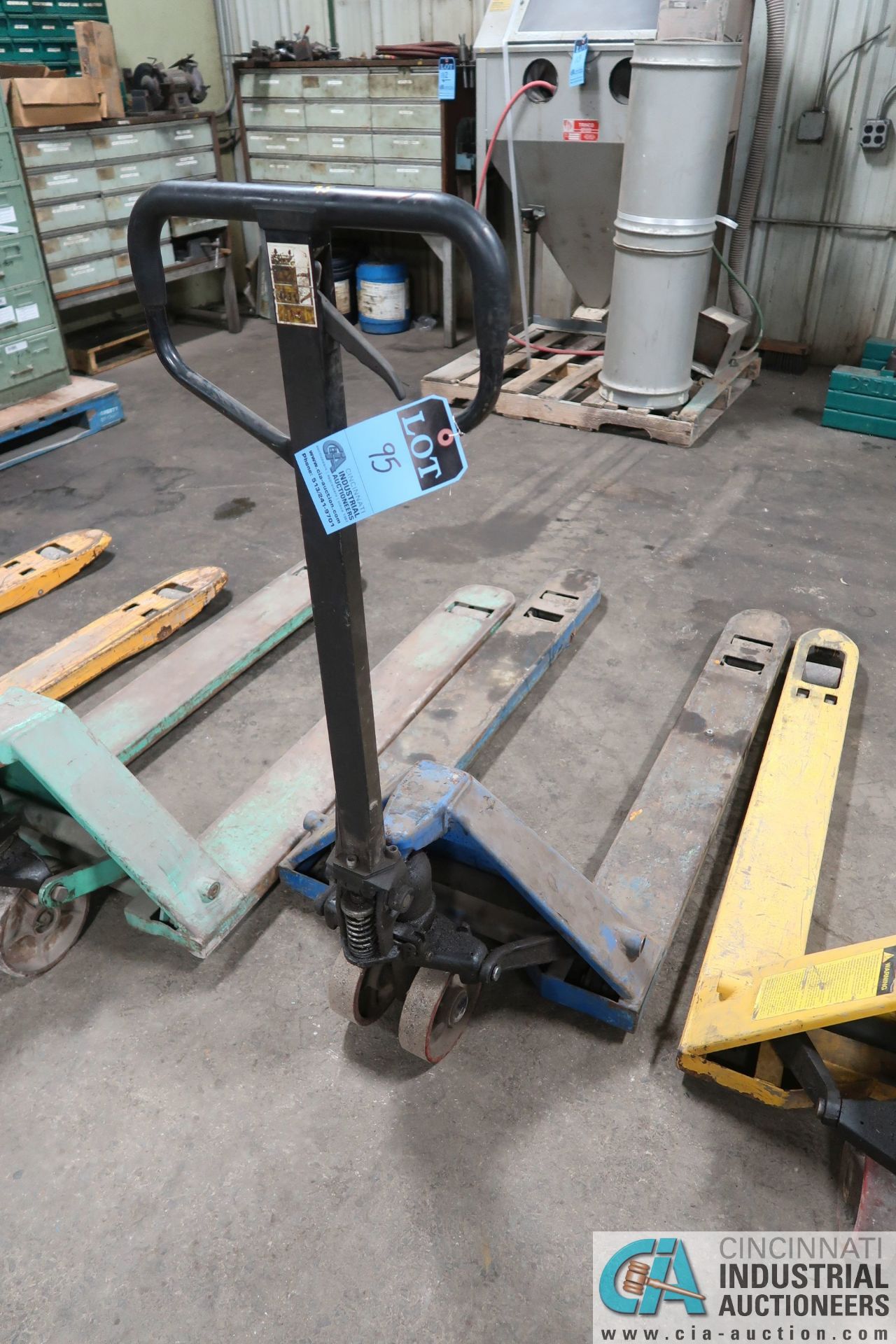 5,500 LB PALLET TRUCK