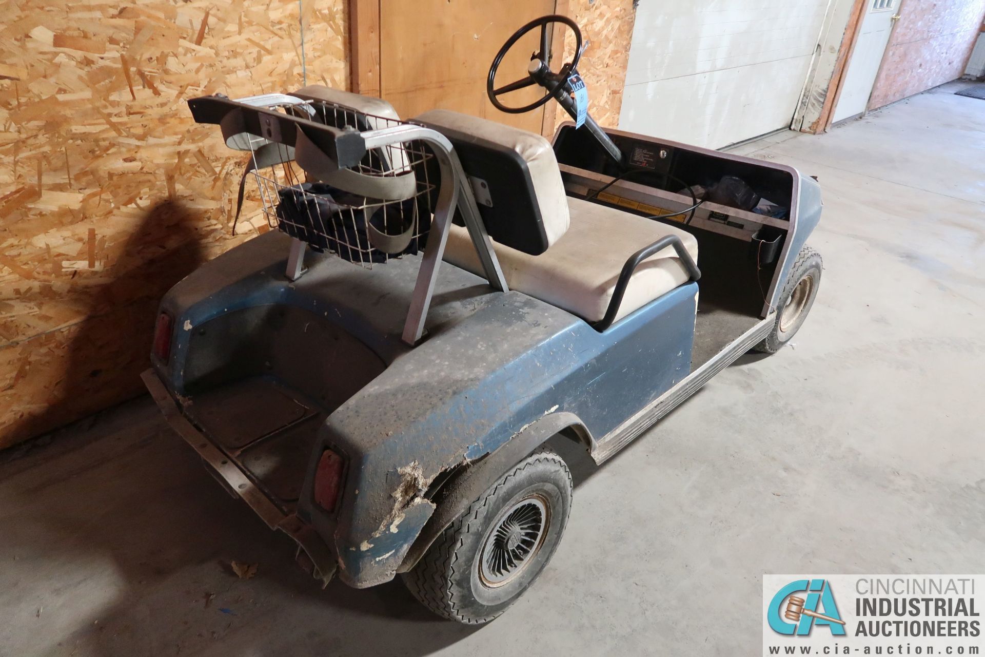 CLUB CAR GOLF CART WITH CHARGER ** OUT OF SERVICE ** - Image 2 of 4