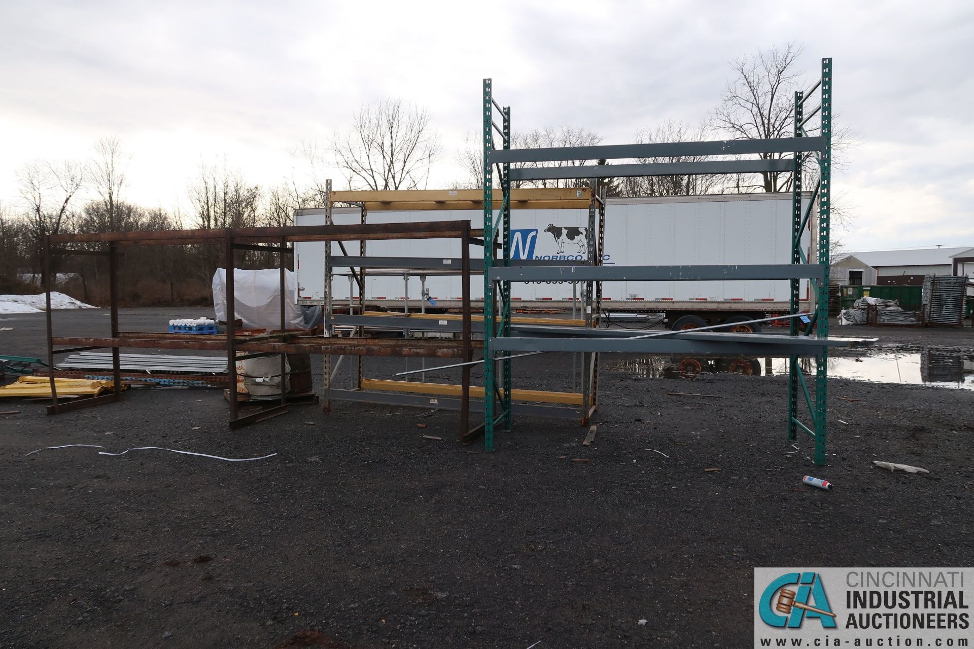 (LOT) BALANCE OF RAW MATERIAL AND FABRICATED PARTS AT BACK OF LOT AND UP TO AND AROUND TRAILERS ** - Image 13 of 18