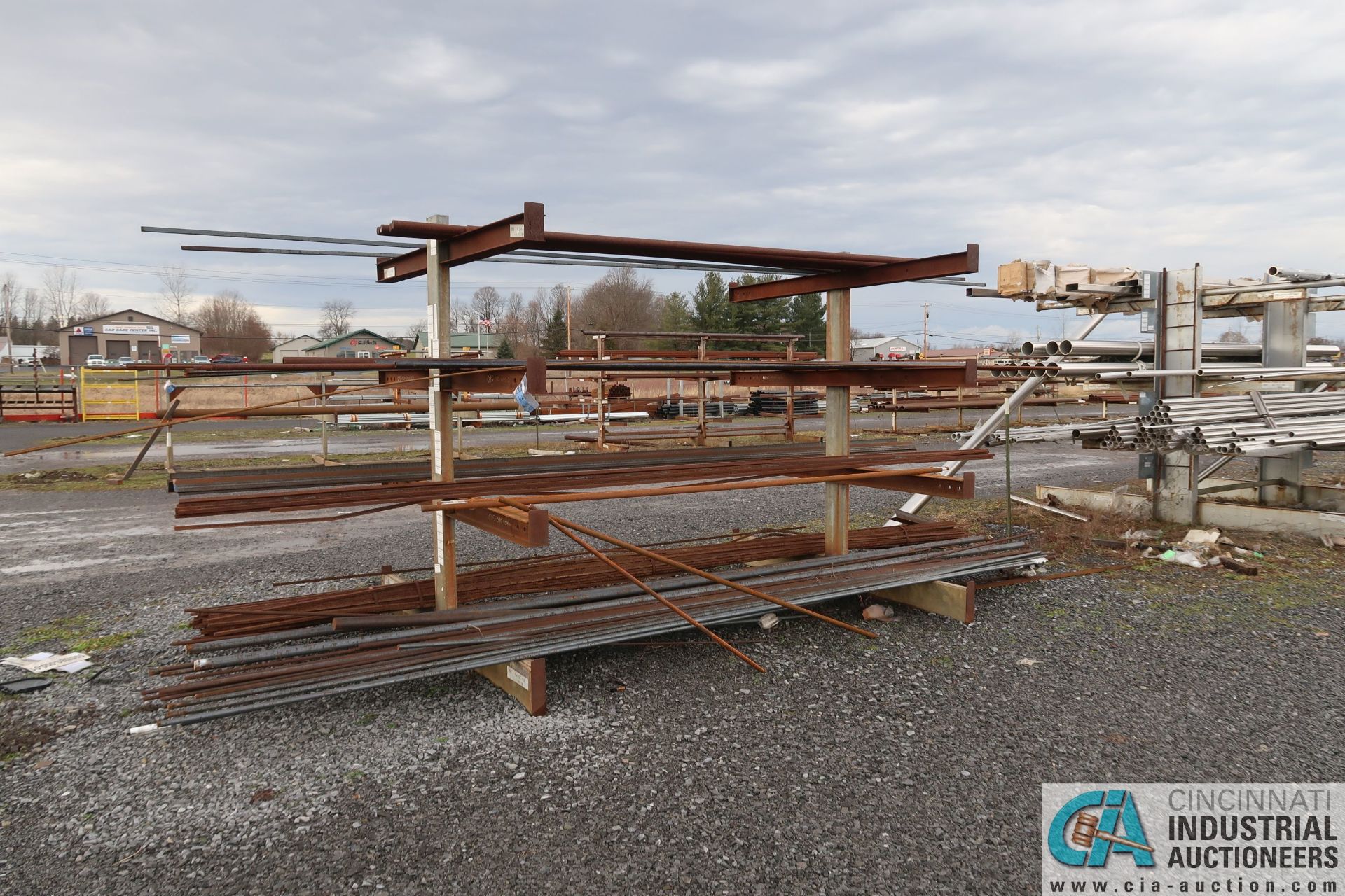 (LOT) CANTILEVER RACKING WITH CONTENTS: PIPE, TUBING, AND OTHER - Image 2 of 5