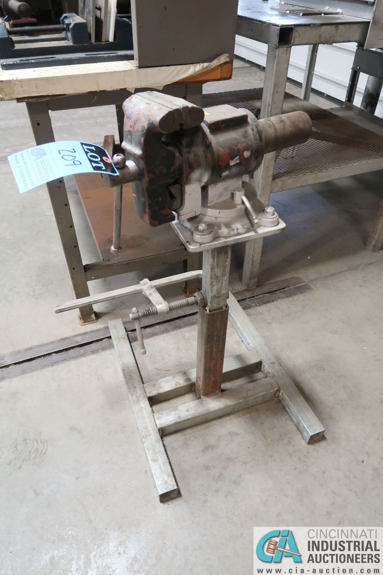 5" SWIVEL VISE ON STAND