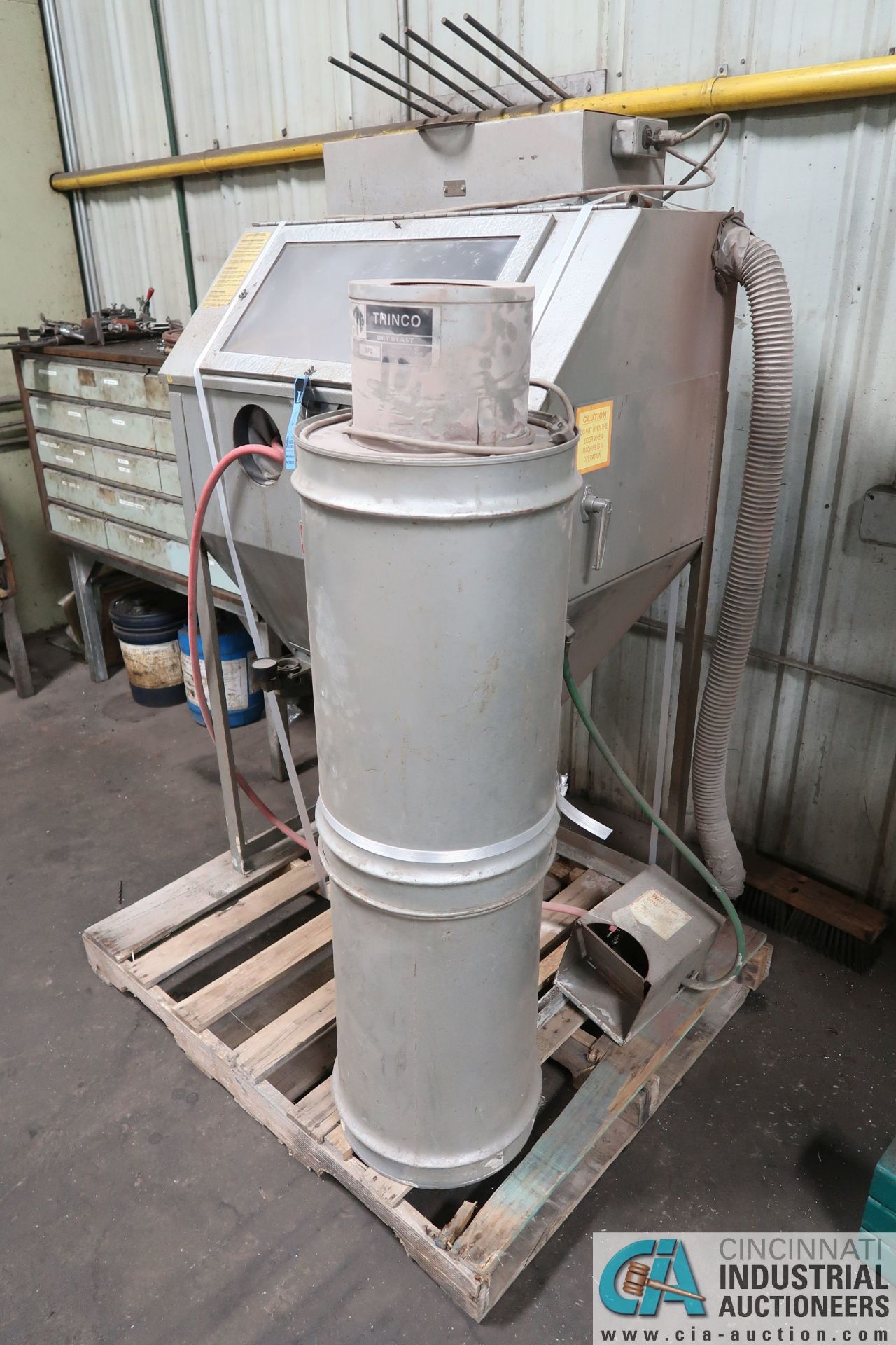 TRINCO MODEL 36BP ABRASIVE BLAST CABINET WITH DUST COLLECTOR - Image 3 of 3