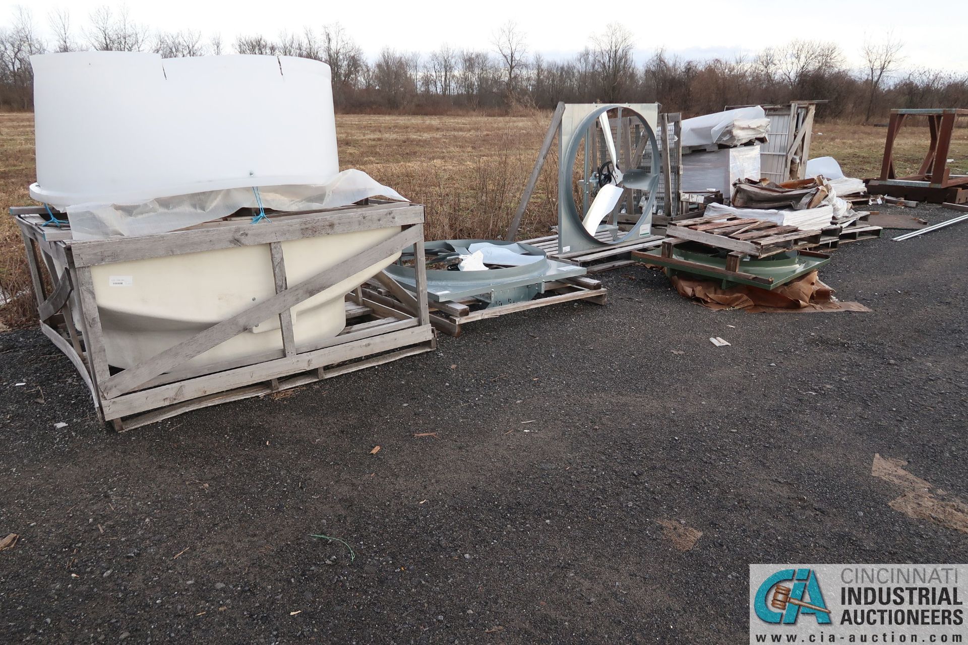 (LOT) BALANCE OF RAW MATERIAL AND FABRICATED PARTS AT BACK OF LOT AND UP TO AND AROUND TRAILERS ** - Image 3 of 18