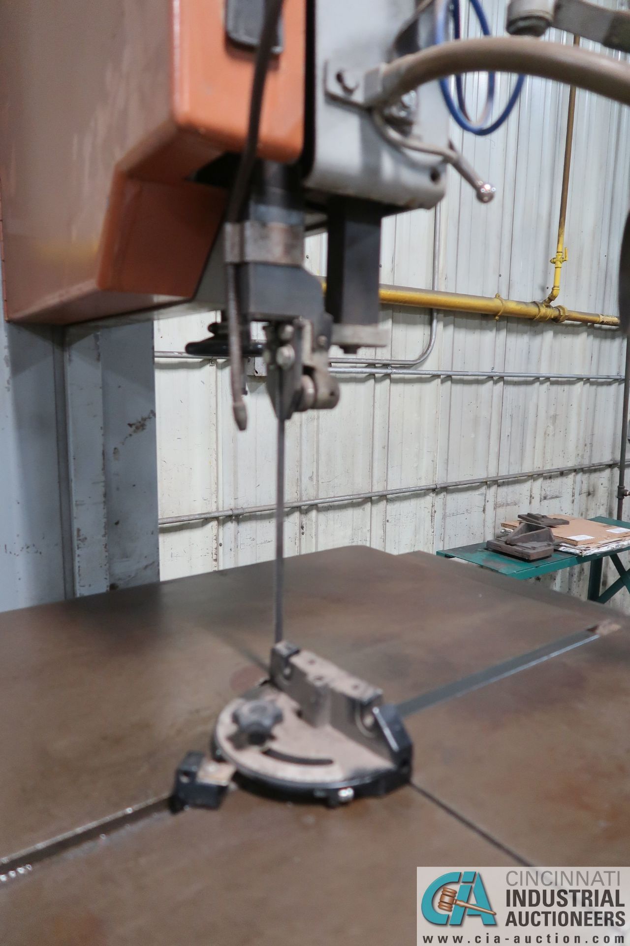 20" ROCKWELL VERTICAL BAND SAW; BLADE WELDER, 24" X 24" TABLE, VARIABLE SPEED - Image 4 of 5