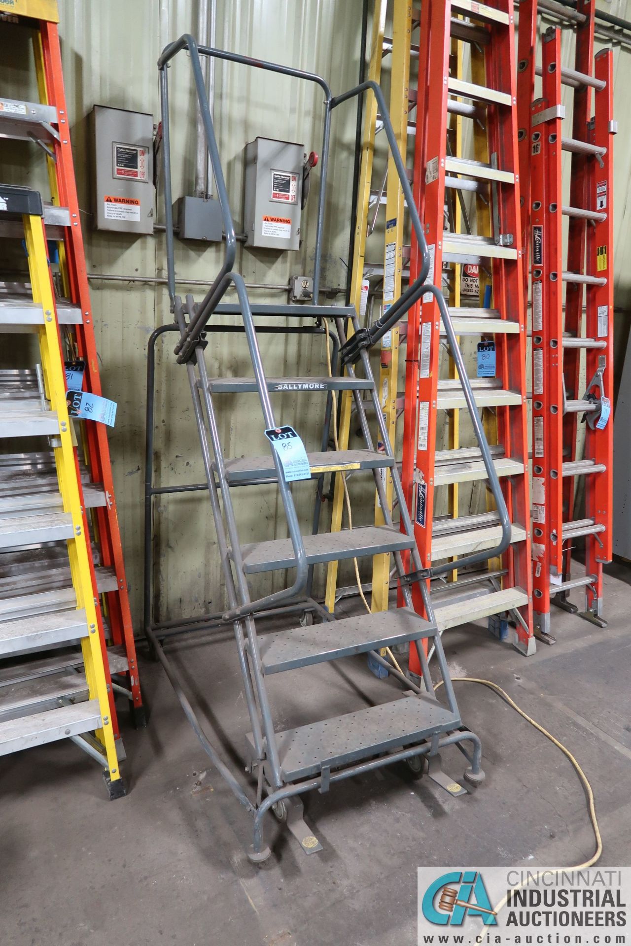 5' BALLYMORE PORTABLE SHOP LADDER